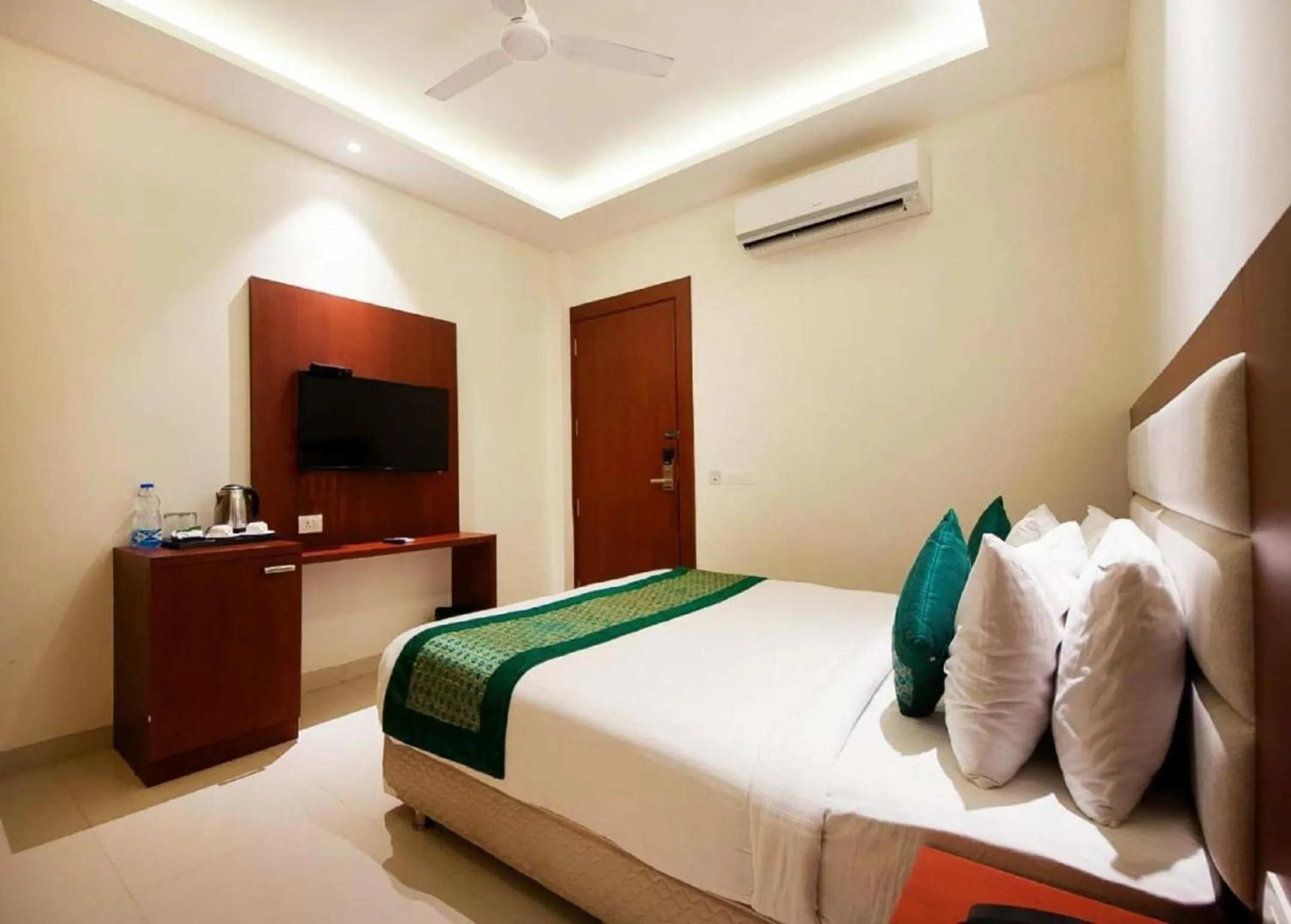 Photo of the whole room, Bed in Hotel Z Suites with FREE Airport Drop