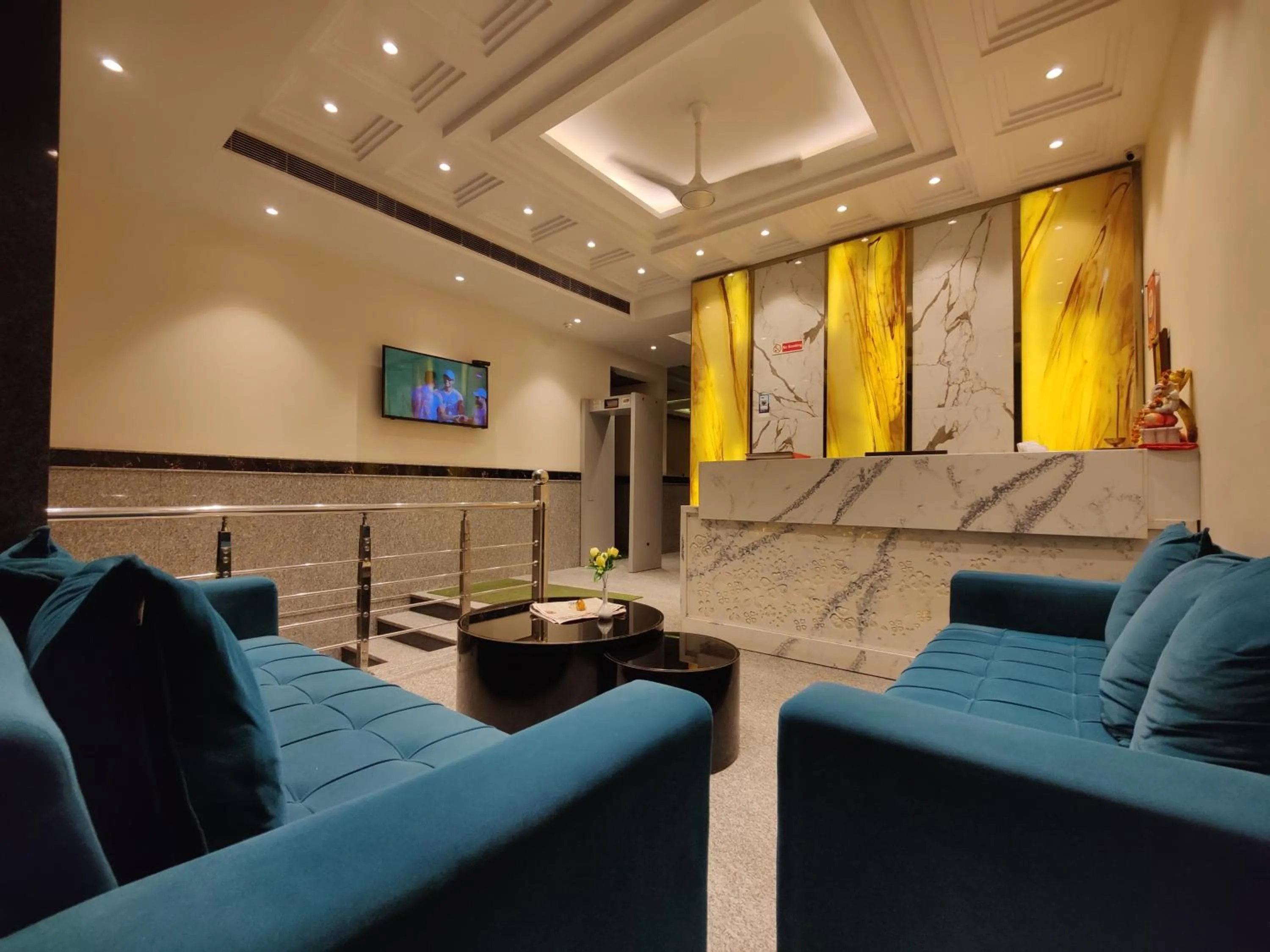 Lobby or reception in Hotel Z Suites with FREE Airport Drop
