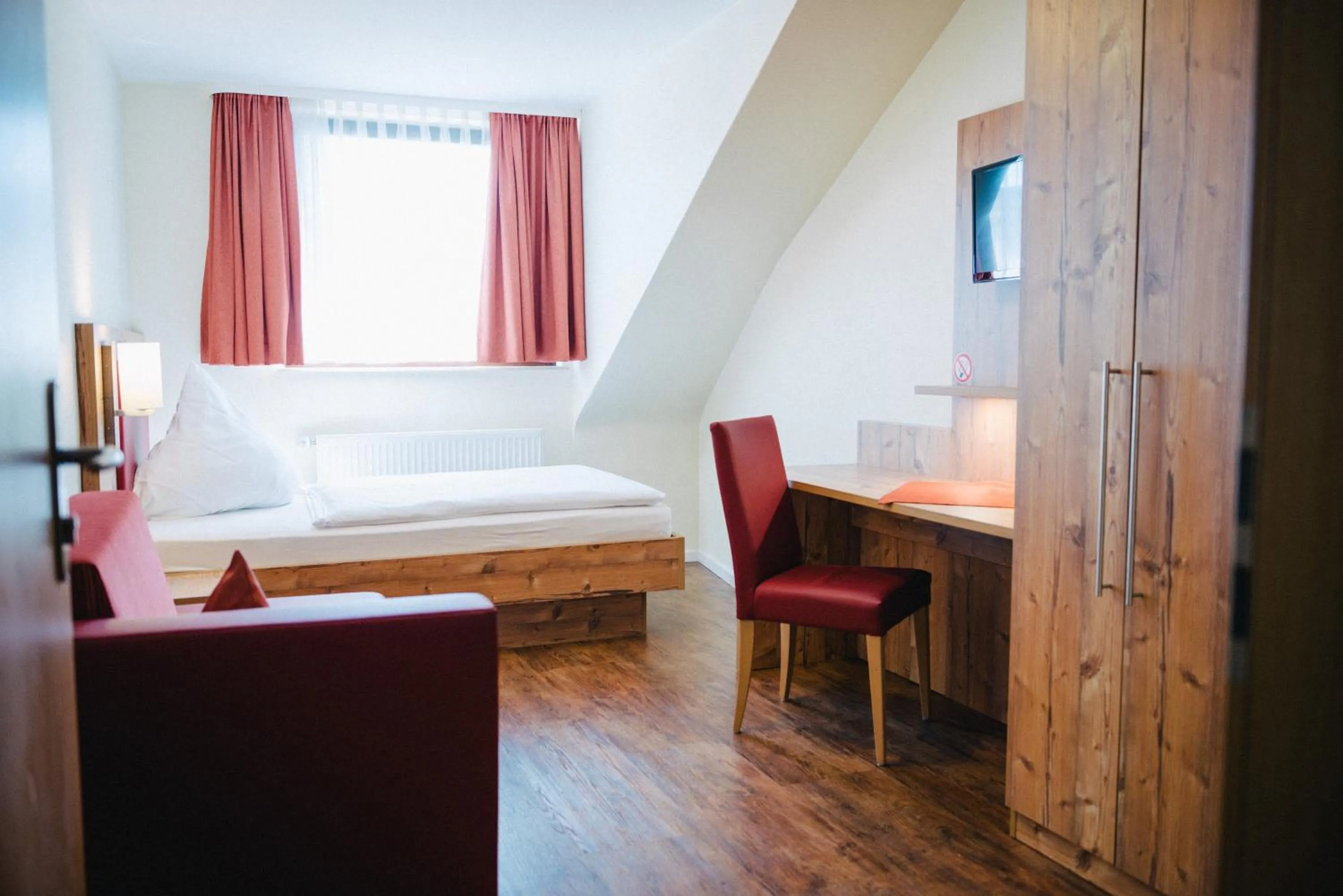 Photo of the whole room, Bed in Gasthaus Stroh