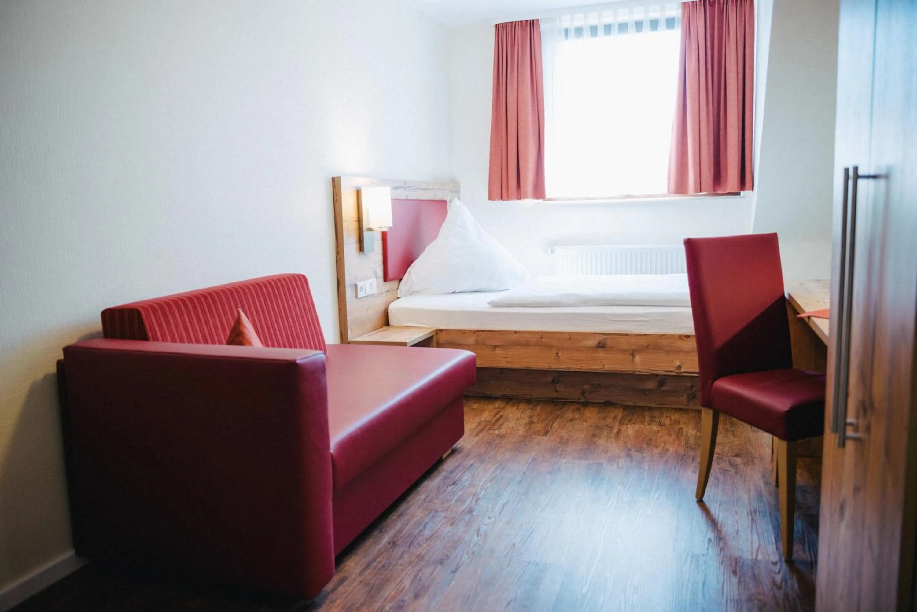 Photo of the whole room, Bed in Gasthaus Stroh