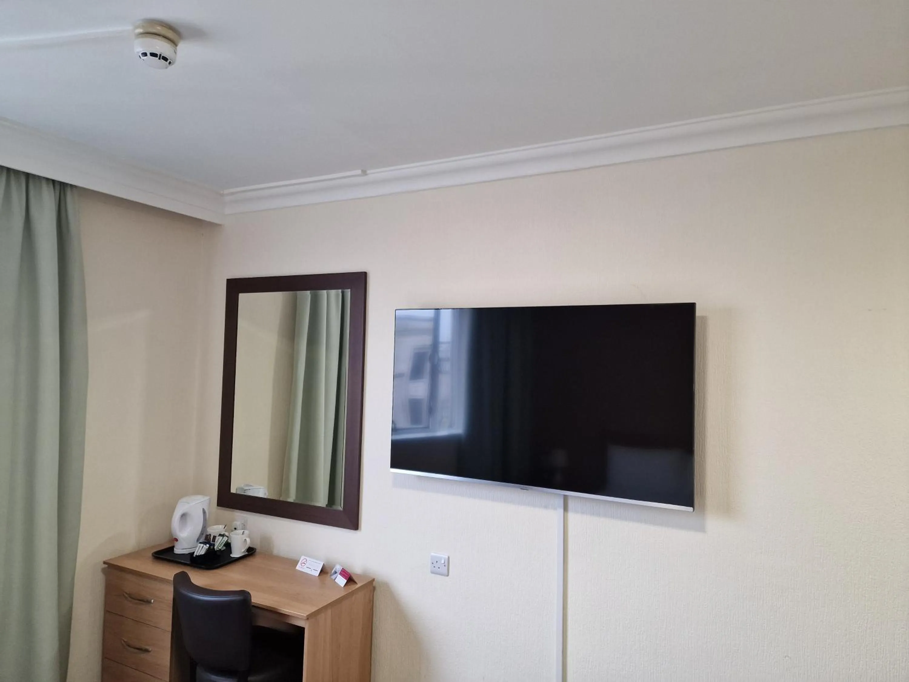 TV and multimedia in Britannia Hotel Birmingham New Street Station Birmingham