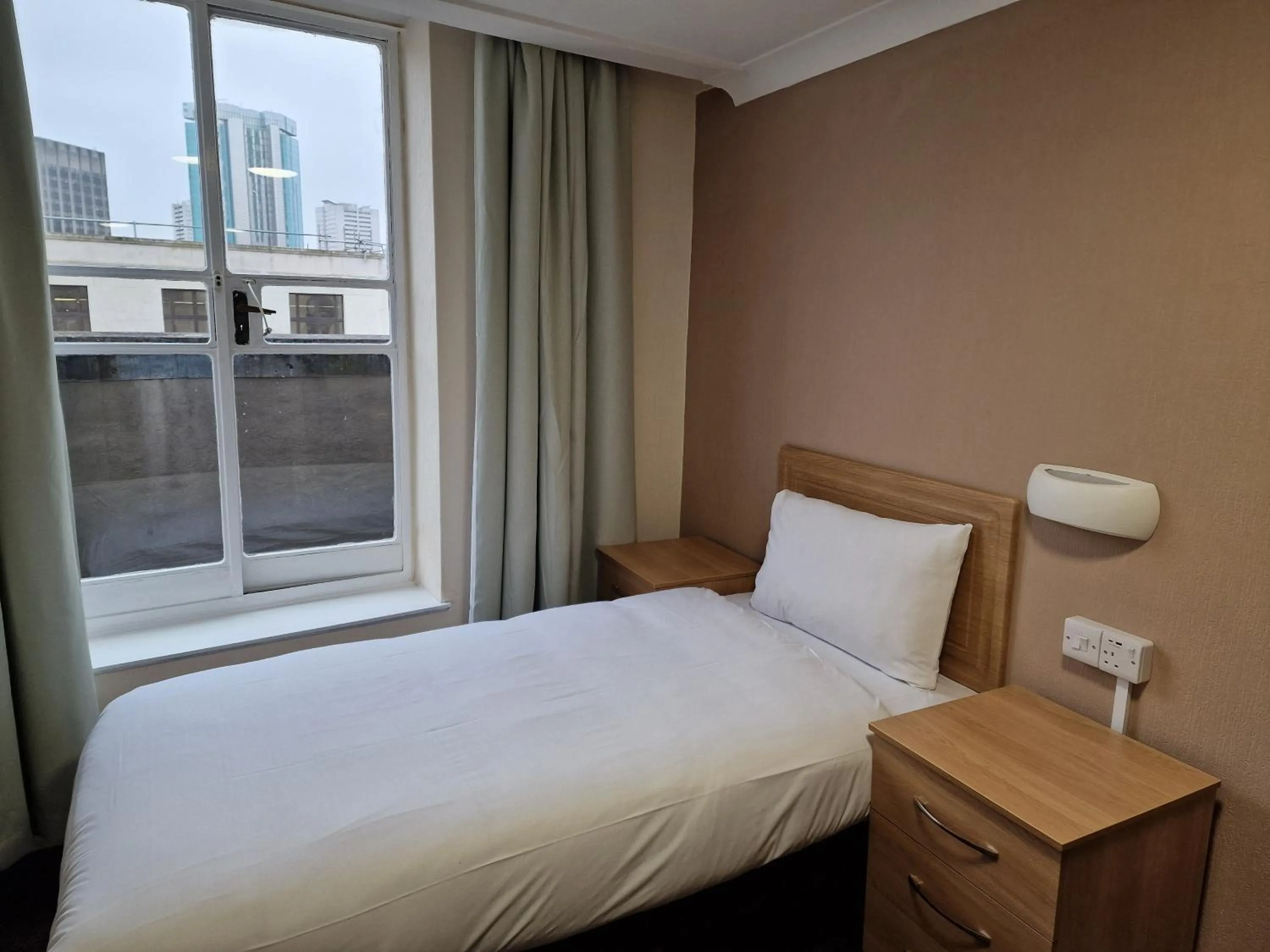 Bed in Britannia Hotel Birmingham New Street Station Birmingham