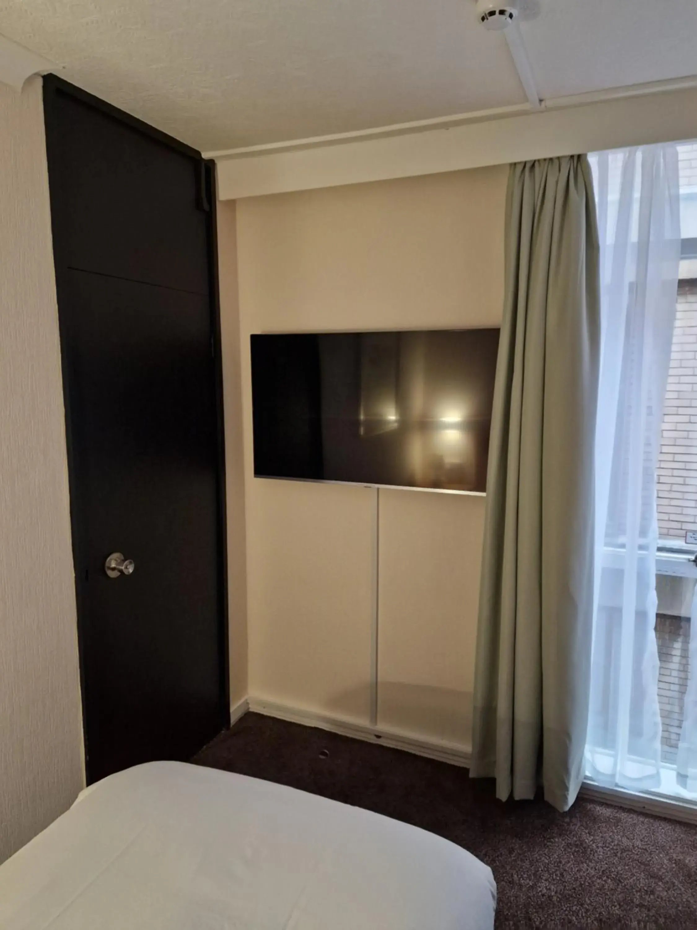 Bed in Britannia Hotel Birmingham New Street Station Birmingham Bed in Britannia Hotel Birmingham New Street Station Birmingham