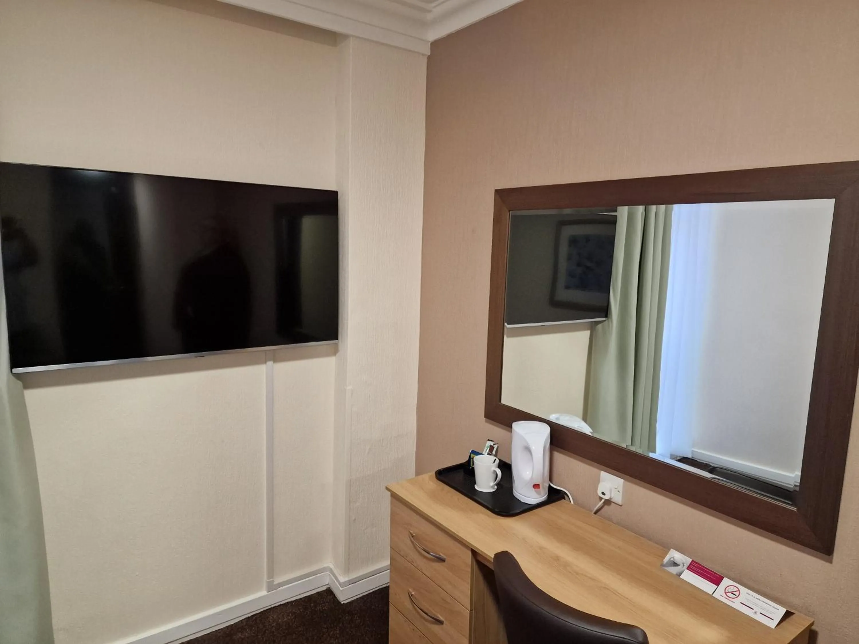 TV and multimedia in Britannia Hotel Birmingham New Street Station Birmingham