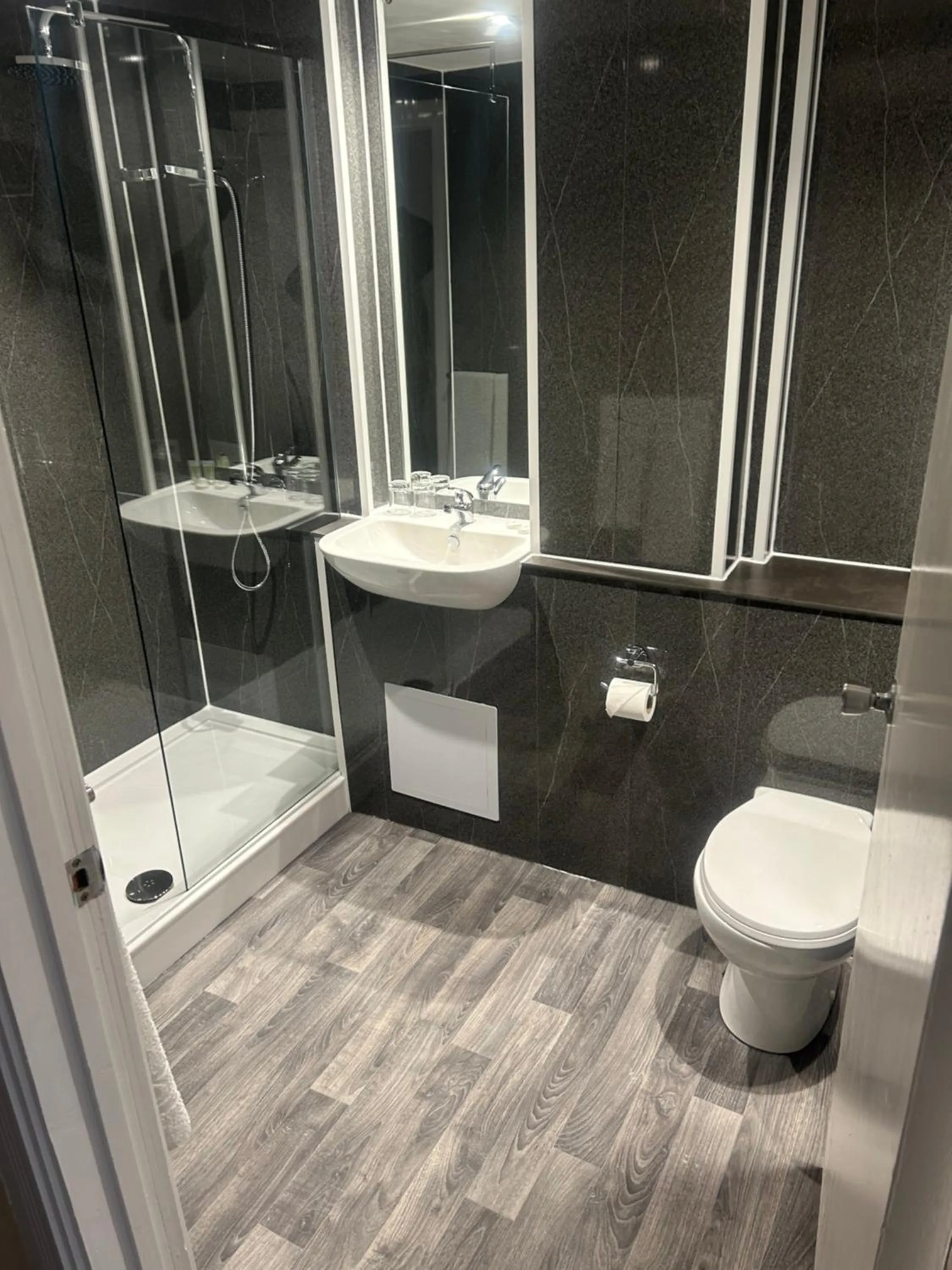 Shower in Britannia Hotel Birmingham New Street Station Birmingham