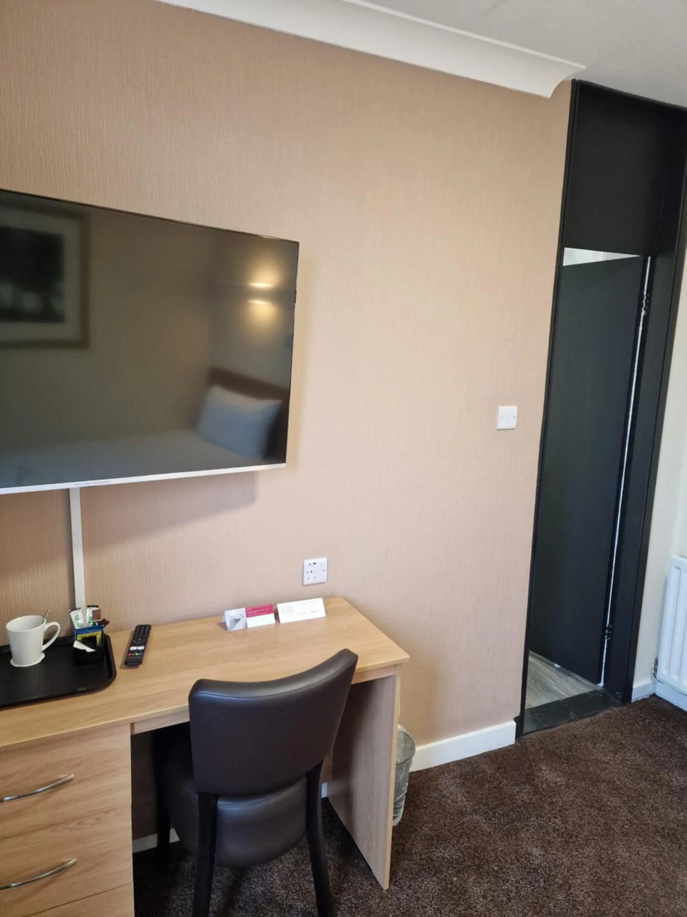 TV and multimedia in Britannia Hotel Birmingham New Street Station Birmingham