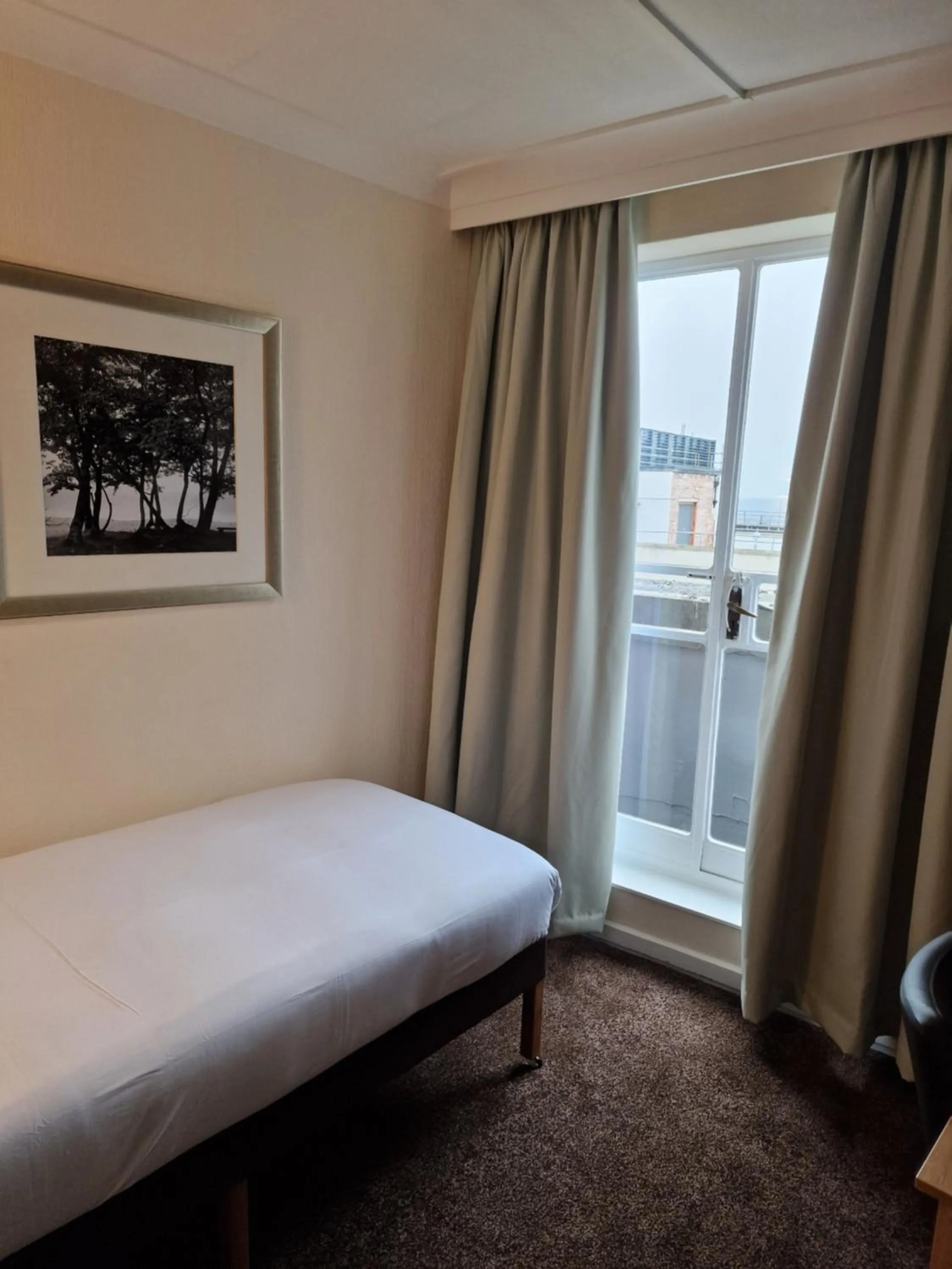 Bed in Britannia Hotel Birmingham New Street Station Birmingham