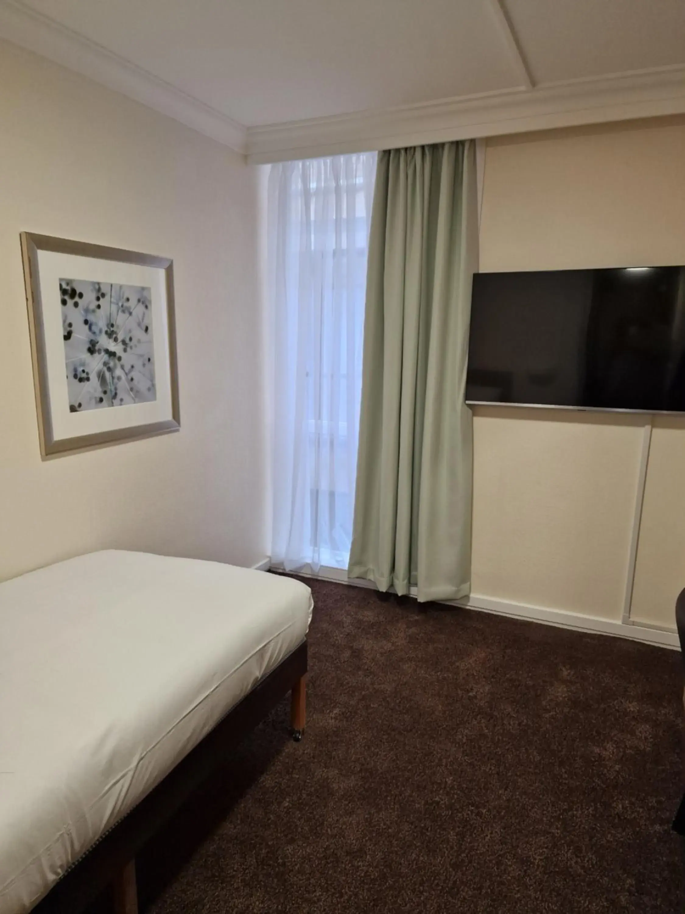 Bed in Britannia Hotel Birmingham New Street Station Birmingham Bed in Britannia Hotel Birmingham New Street Station Birmingham