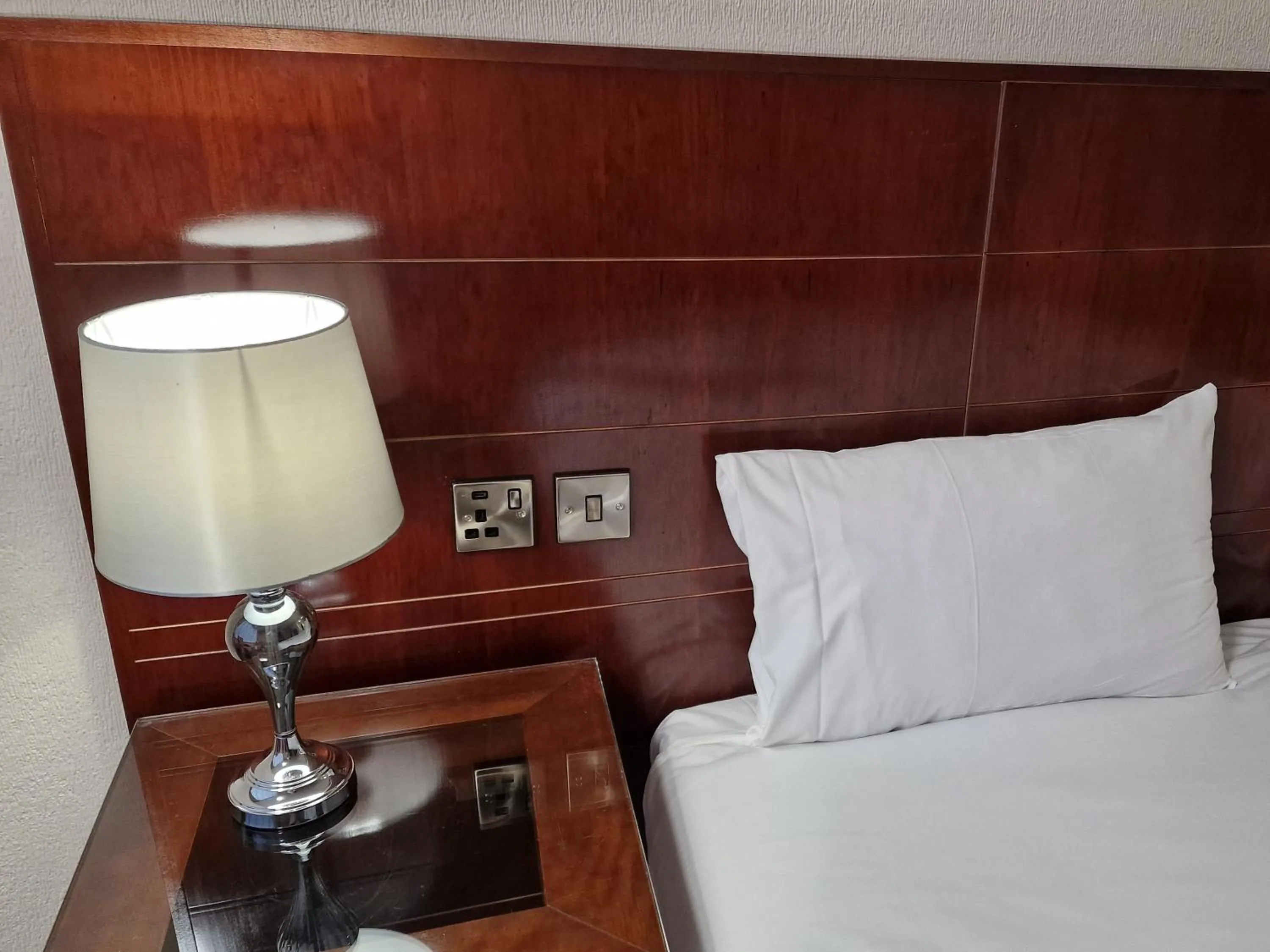 Bed in Britannia Hotel Birmingham New Street Station Birmingham