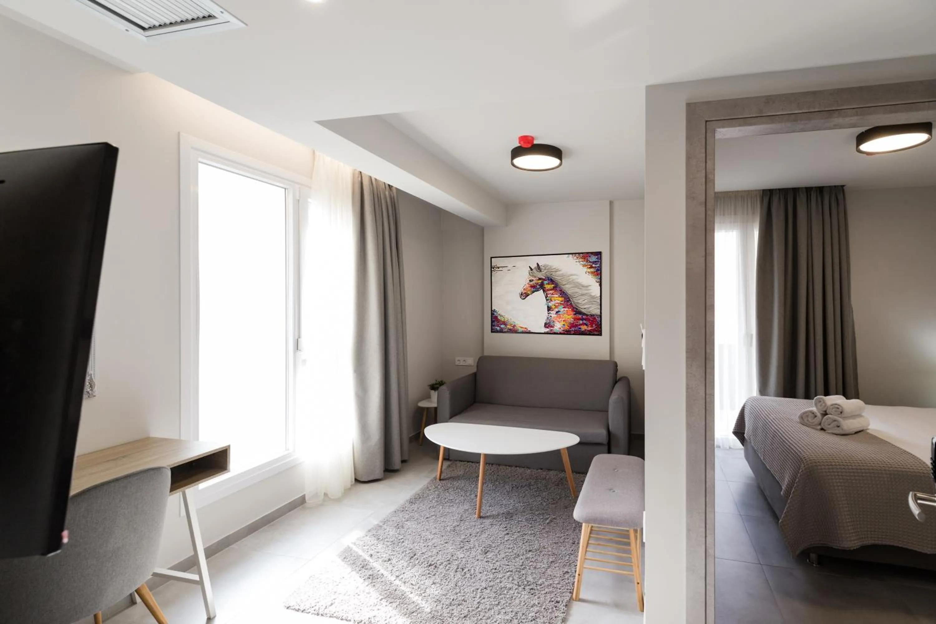 TV and multimedia, Bed in Comfort City Suites & Rooms