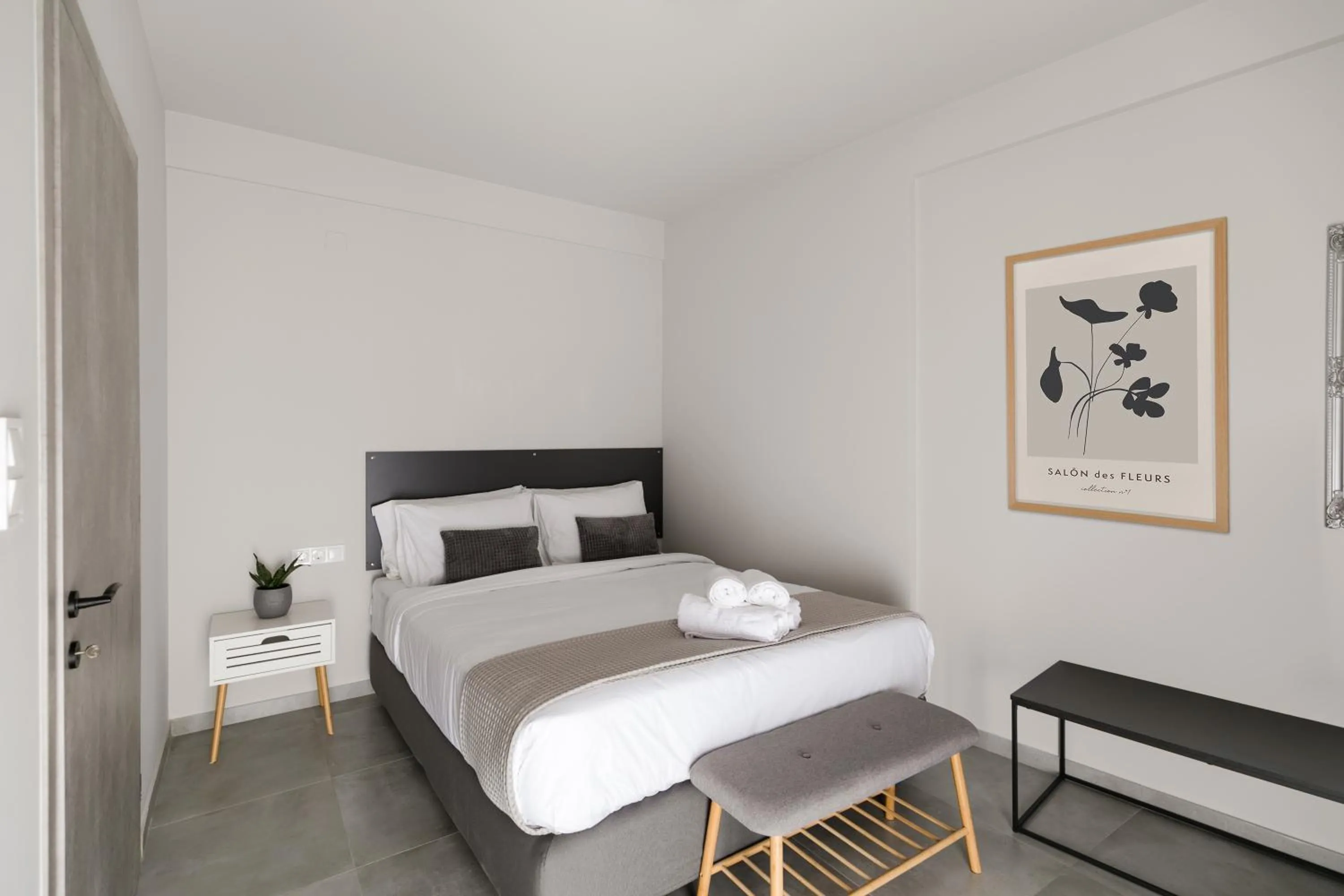 Bed in Comfort City Suites & Rooms