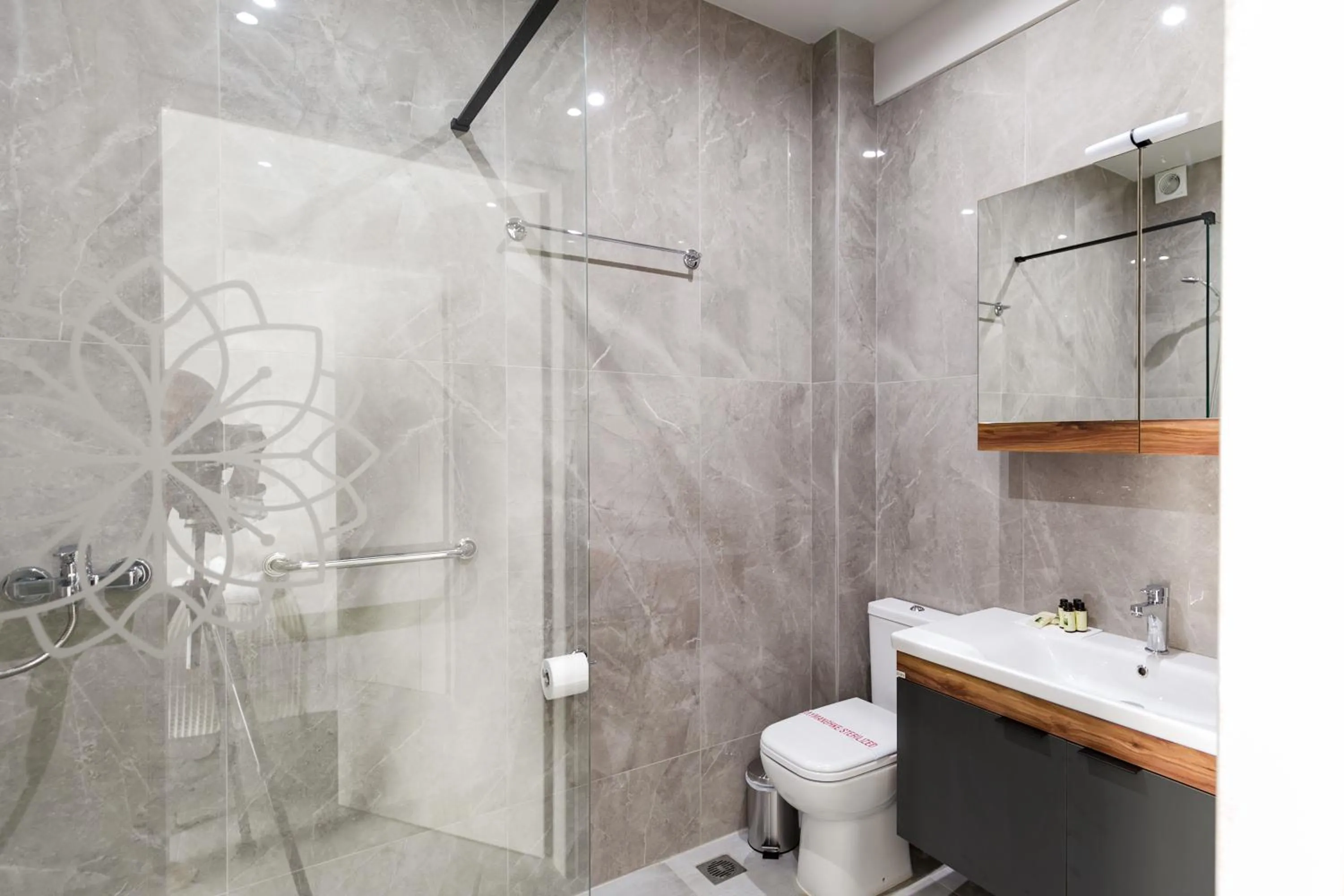 Bathroom in Comfort City Suites & Rooms