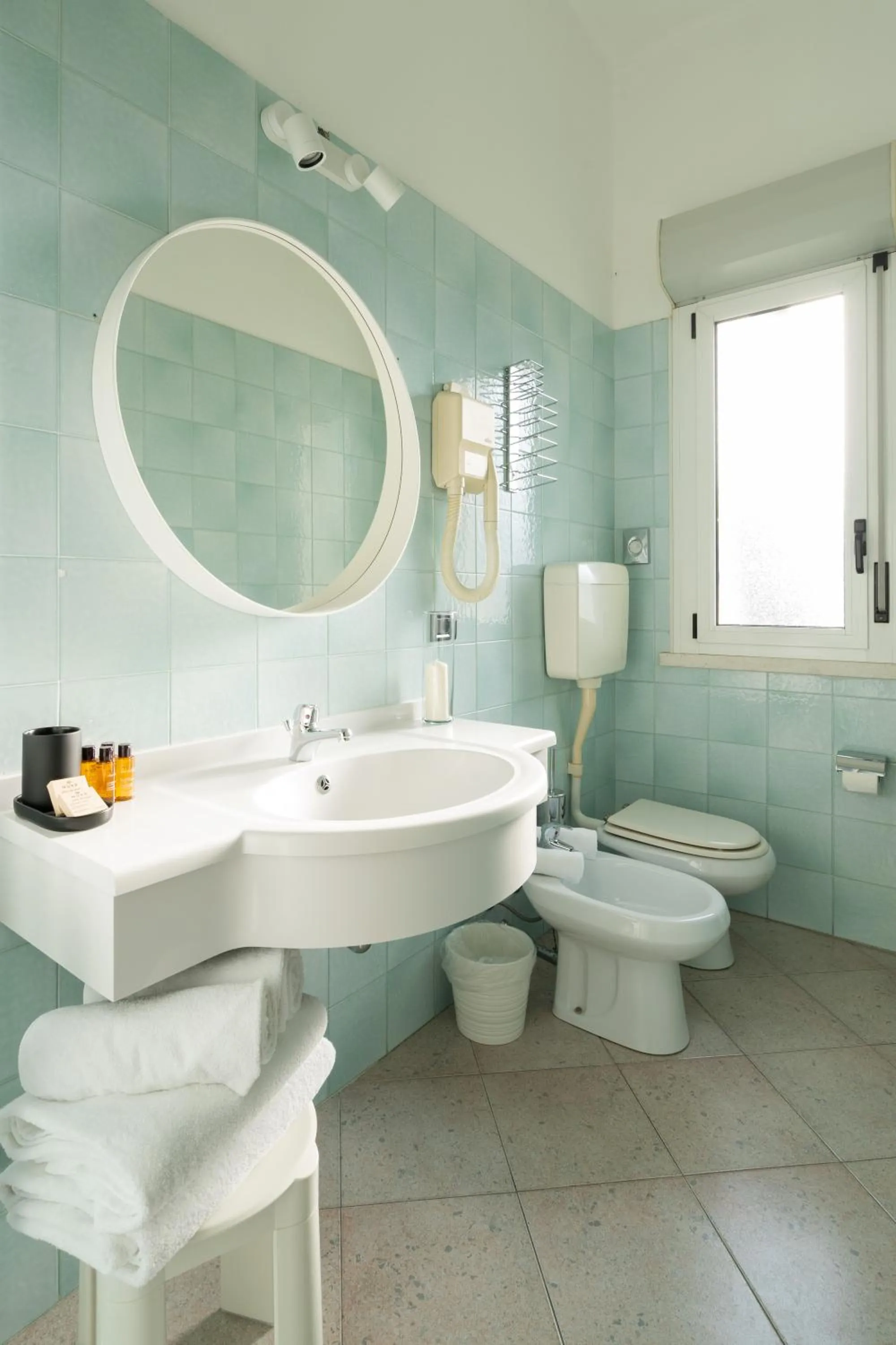 Bathroom in Hotel Adriatica con Piscina