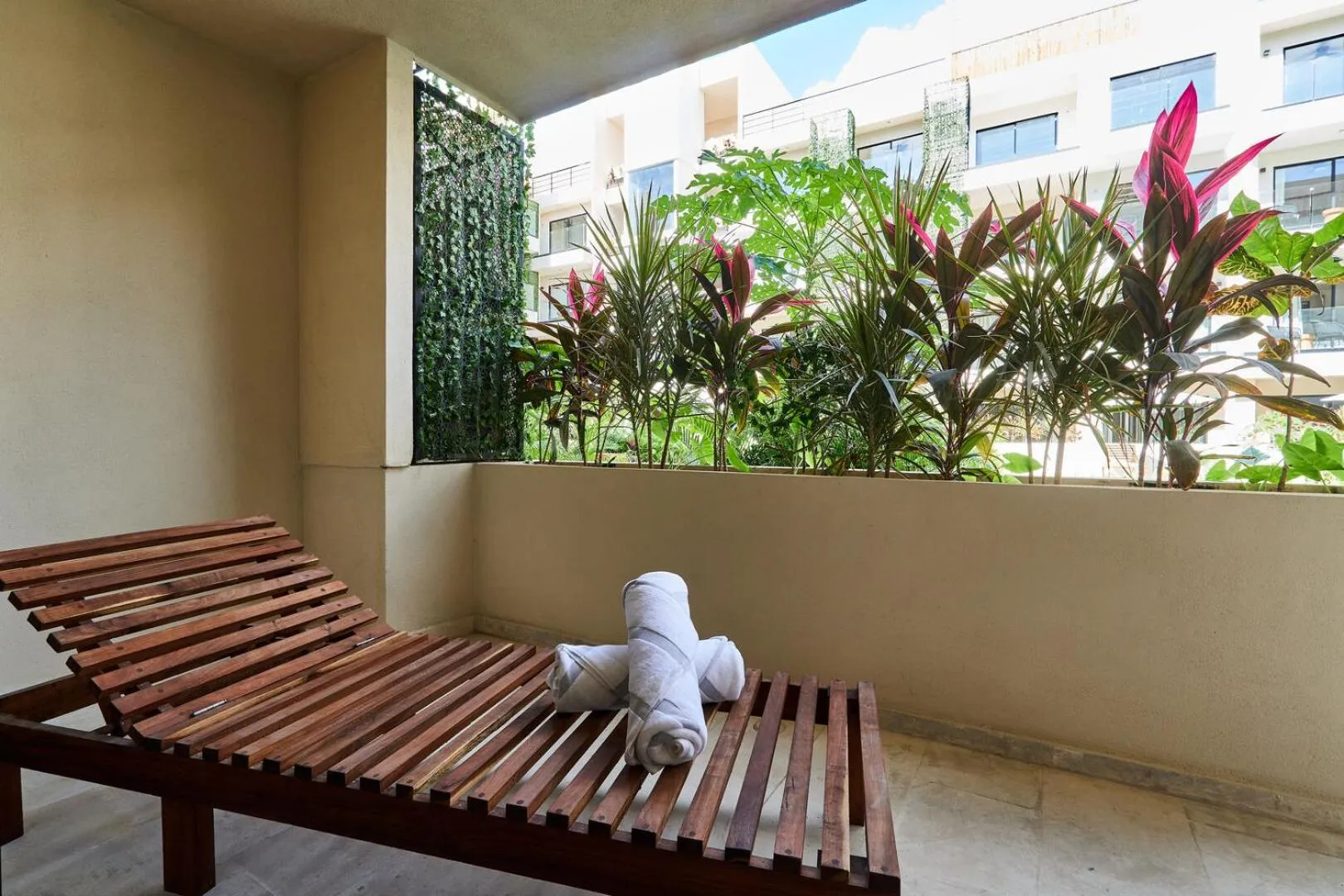 Day in Bakal Residence By Lockey