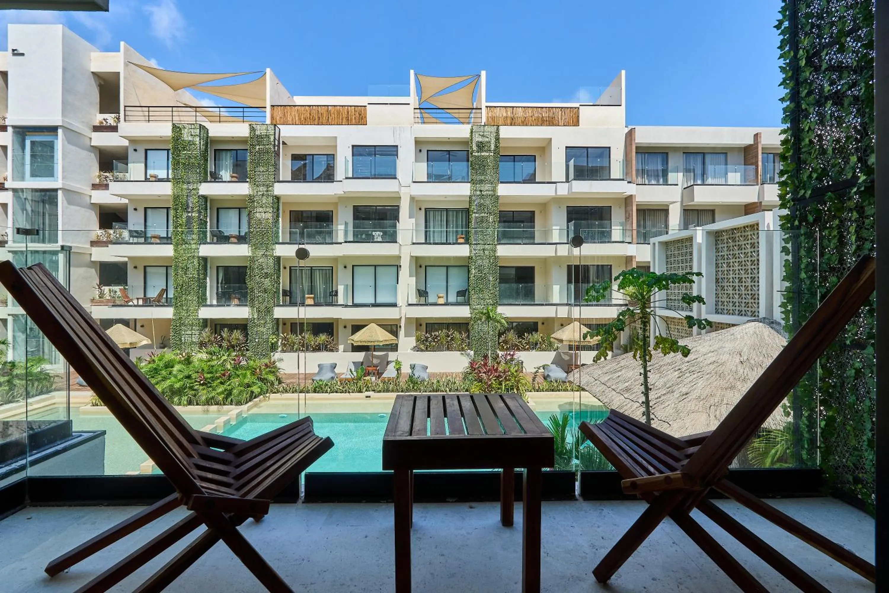 Day in Bakal Residence By Lockey