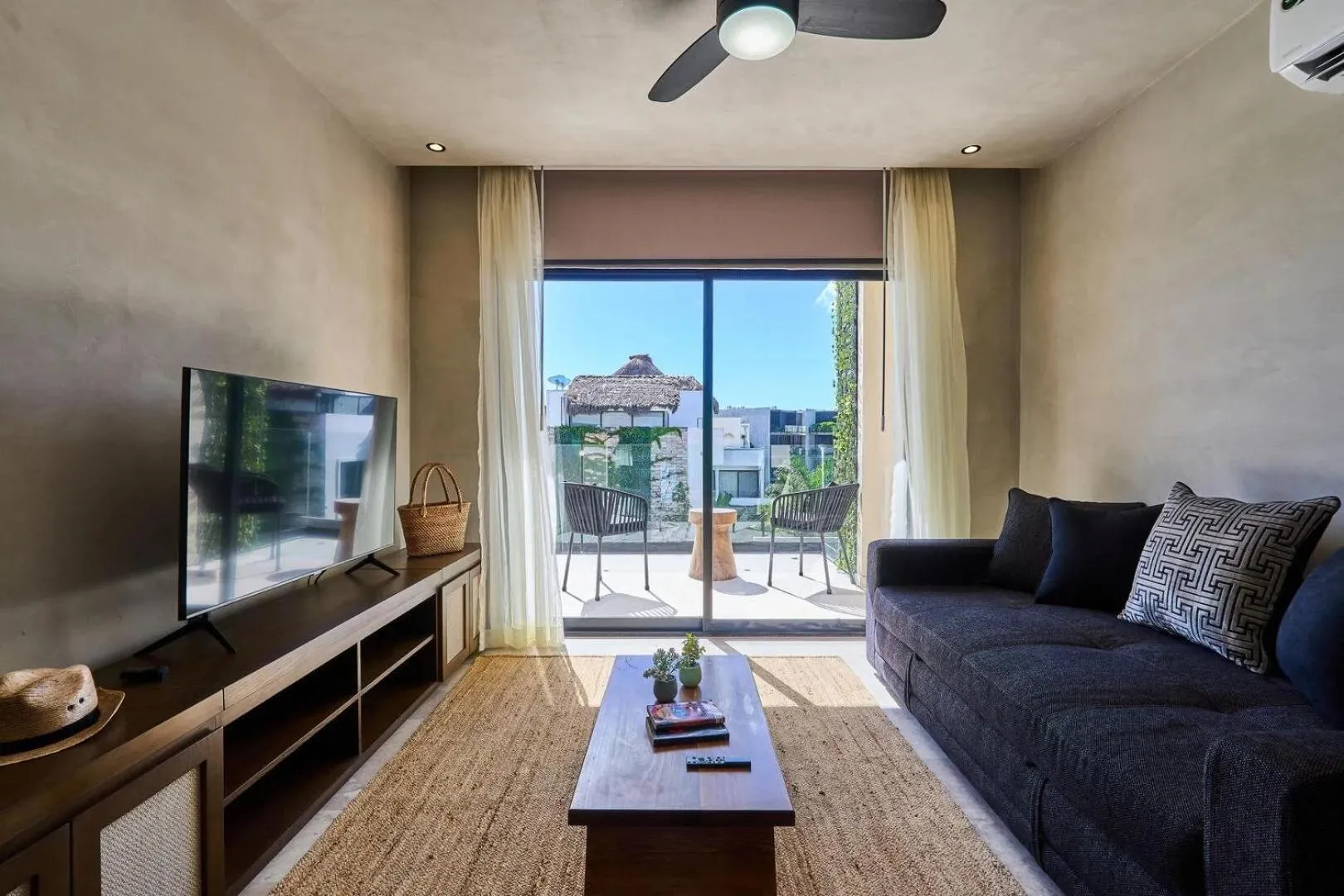 TV and multimedia in Bakal Residence By Lockey