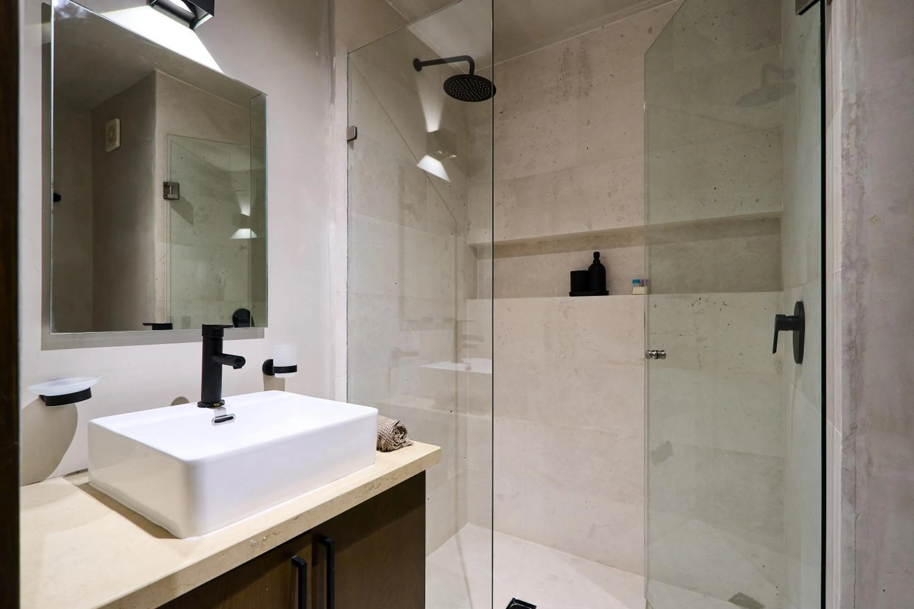 Shower in Bakal Residence By Lockey