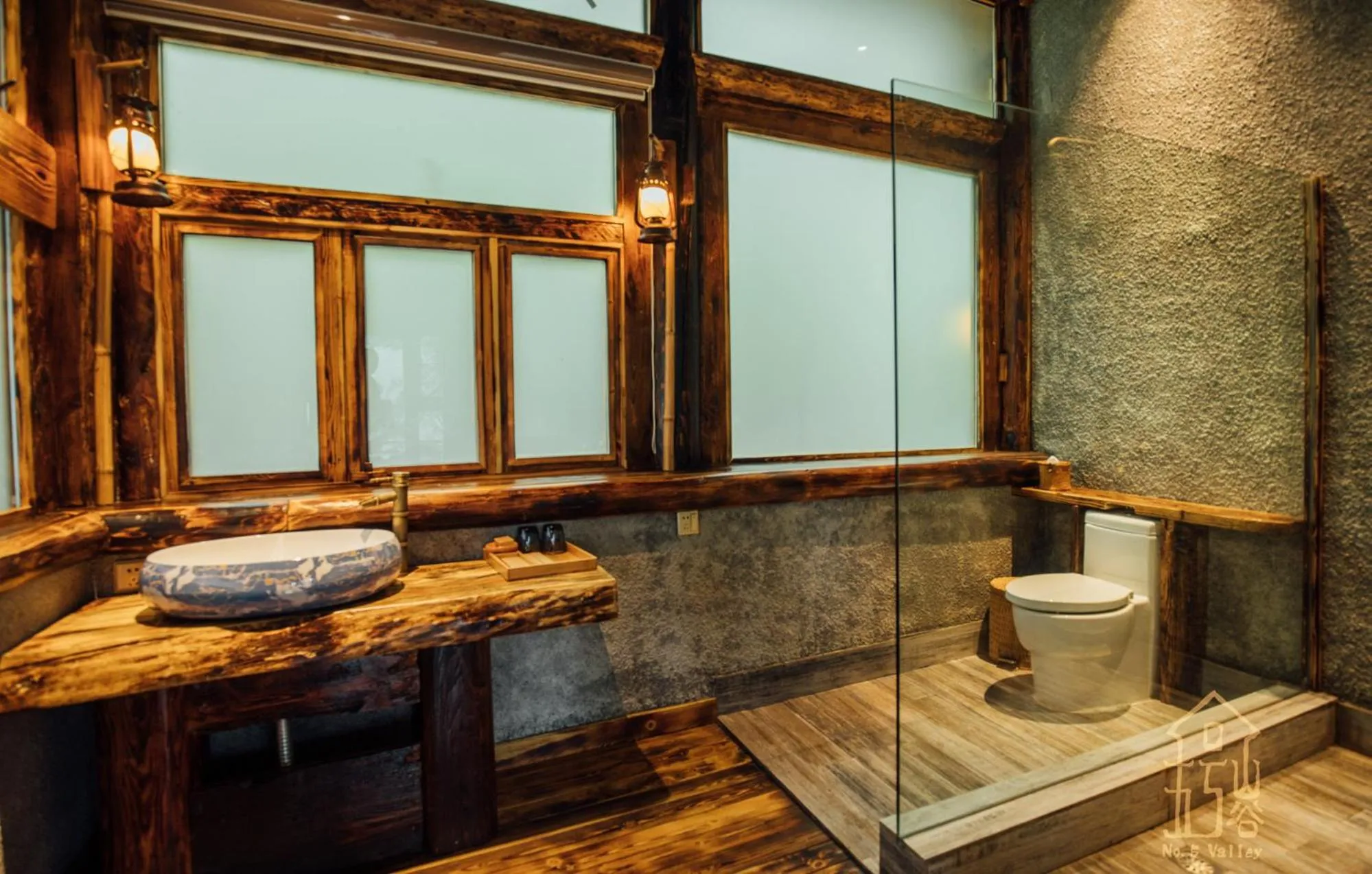 Toilet in No.5 Valley Lodge