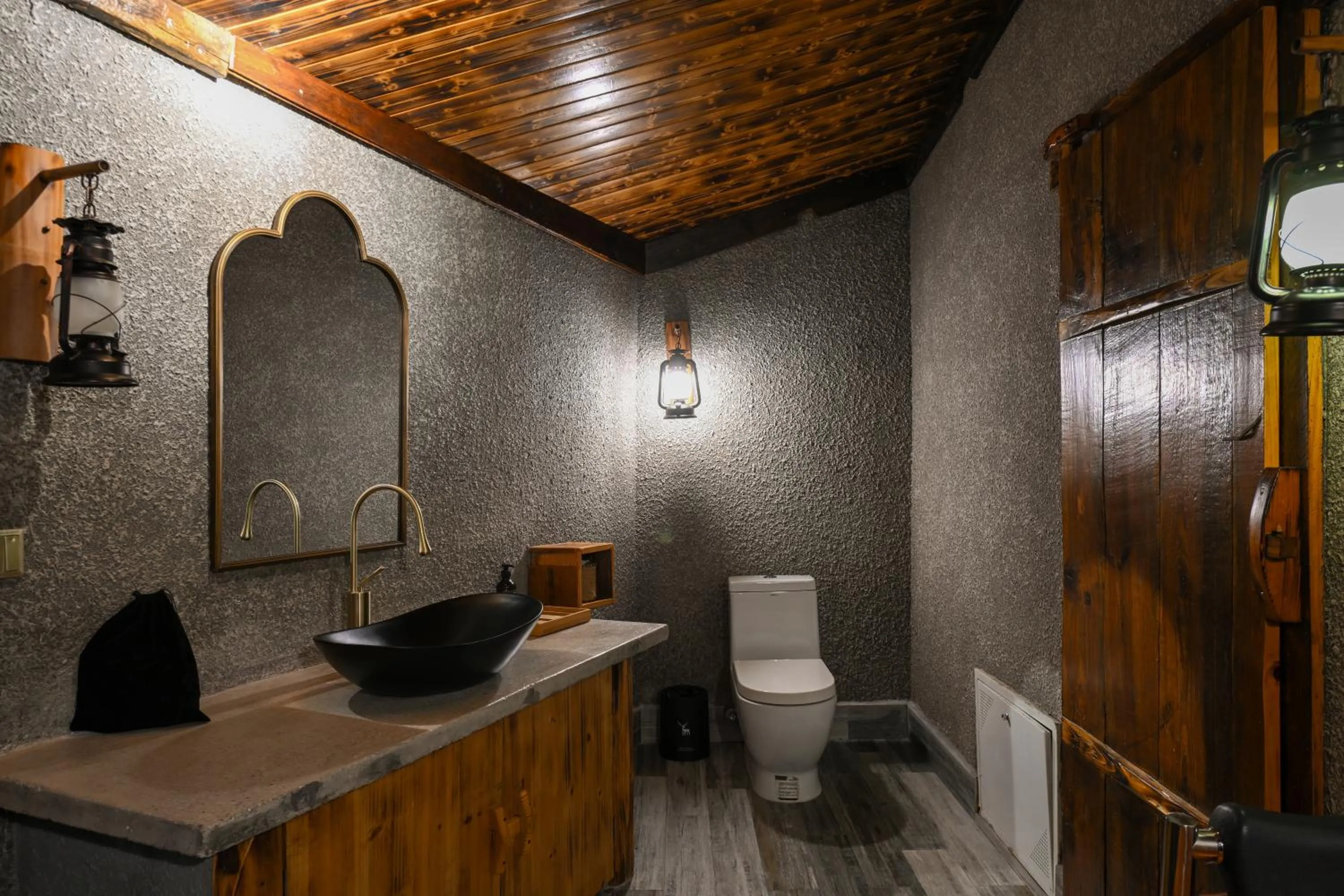 Toilet in No.5 Valley Lodge