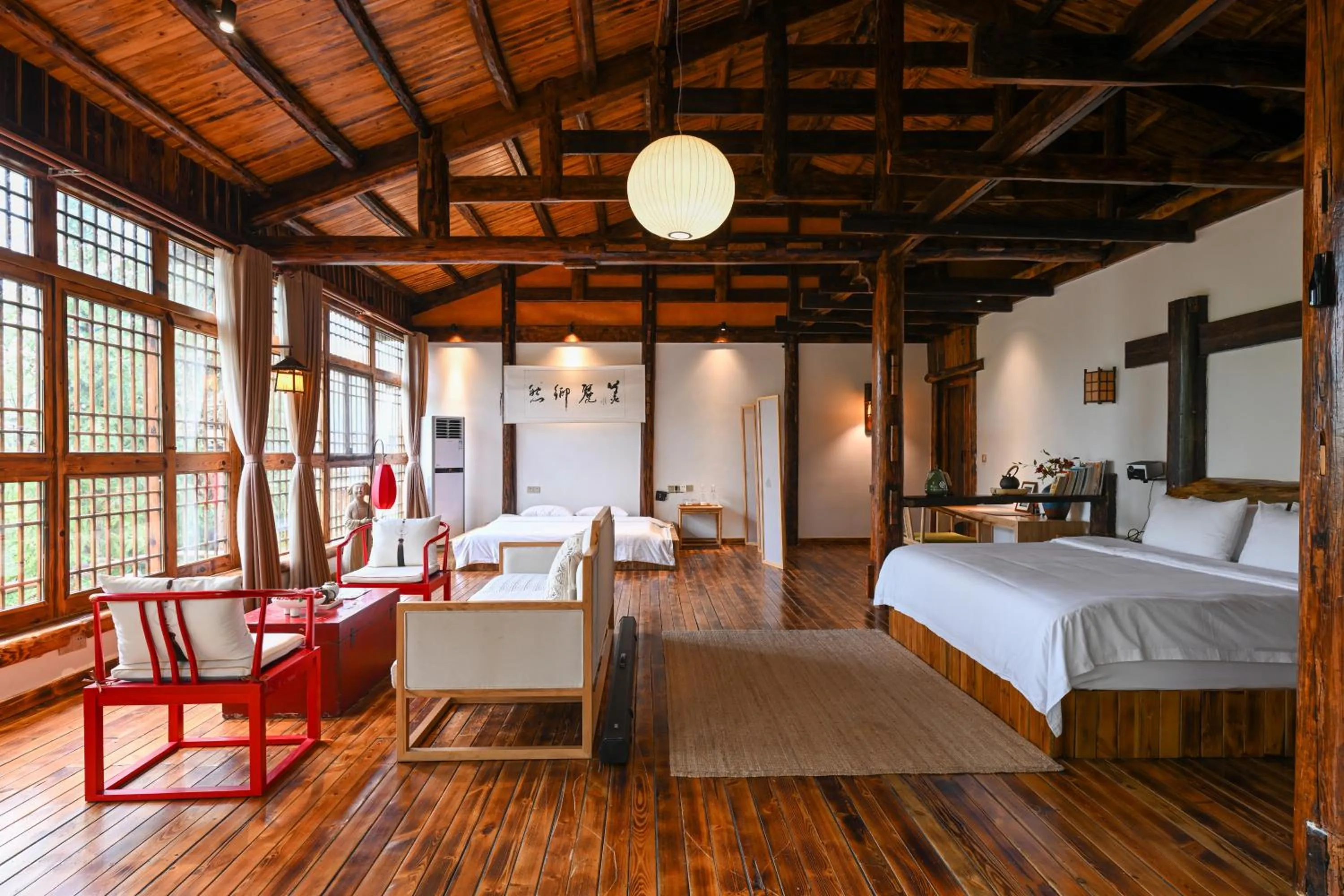 Photo of the whole room, Bed in No.5 Valley Lodge