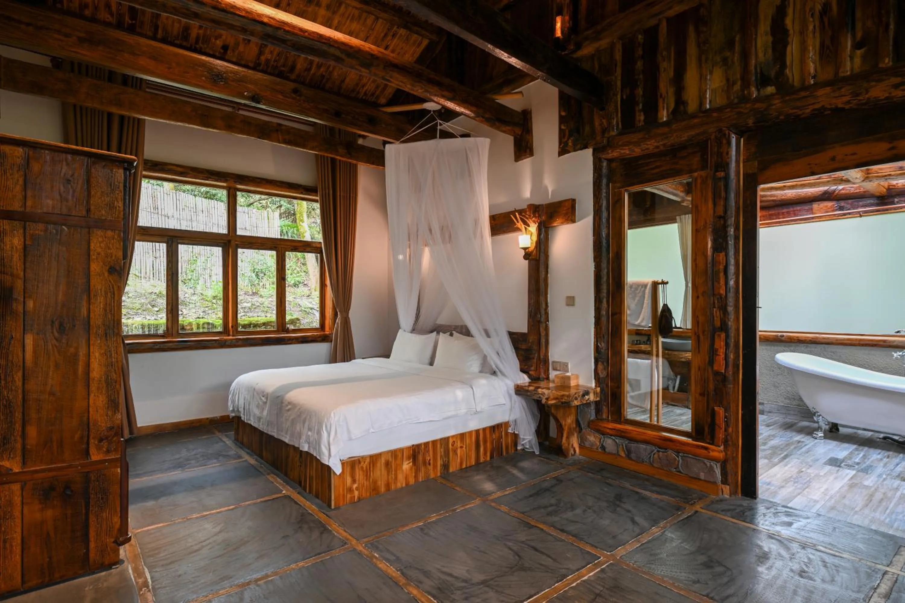 Bedroom, Bed in No.5 Valley Lodge