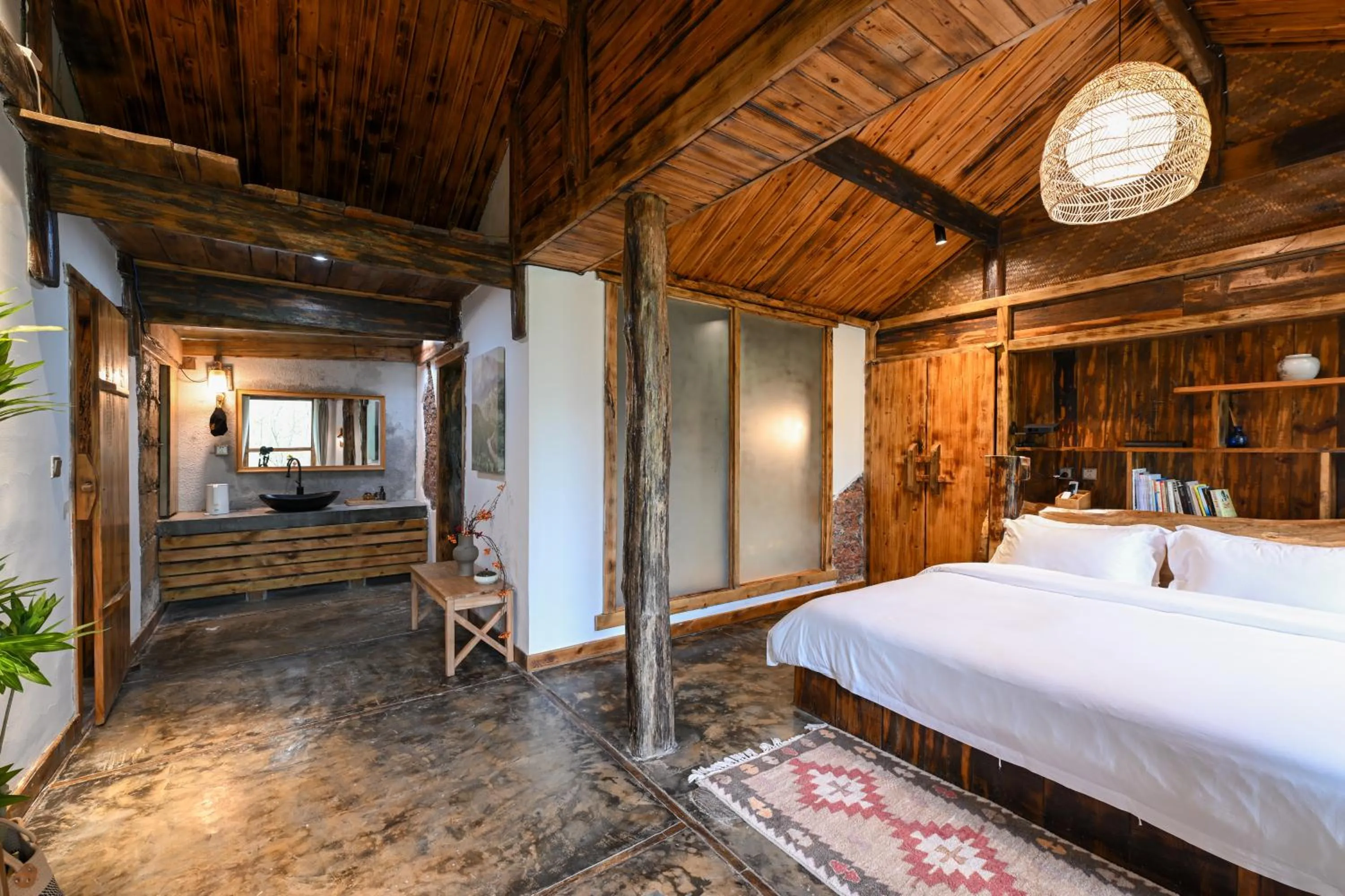 Photo of the whole room, Bed in No.5 Valley Lodge