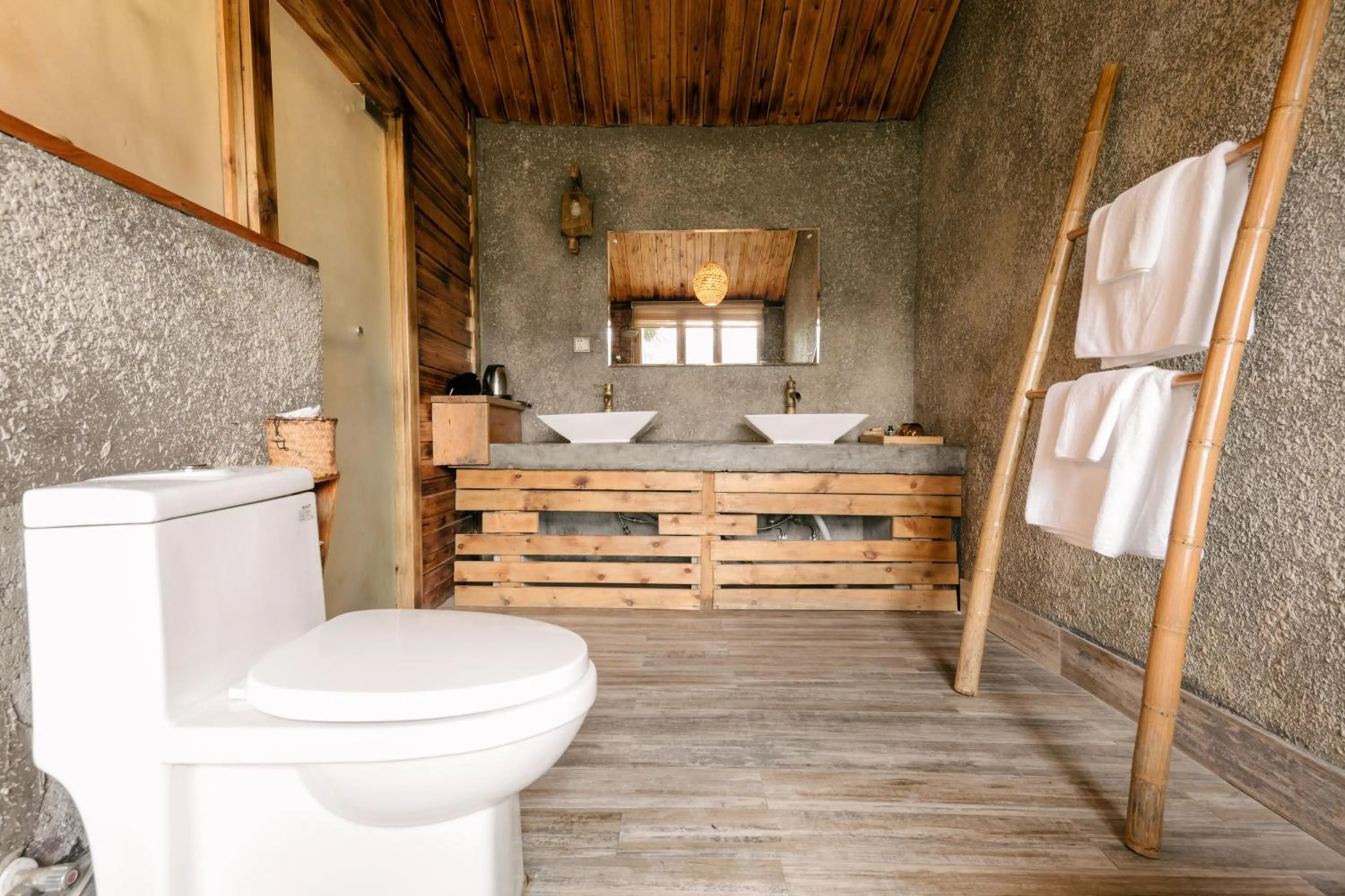 Toilet in No.5 Valley Lodge