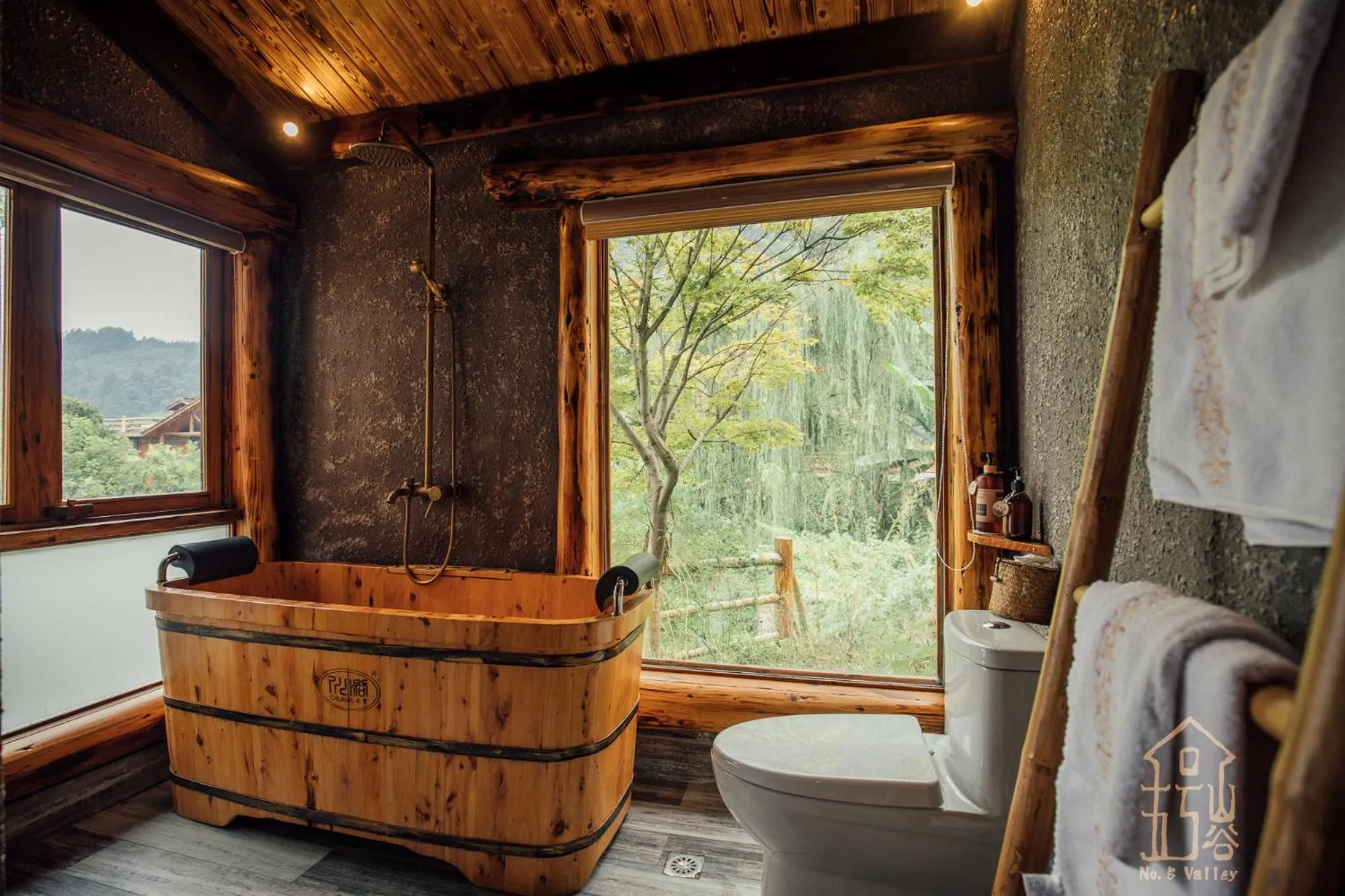 Bathroom in No.5 Valley Lodge