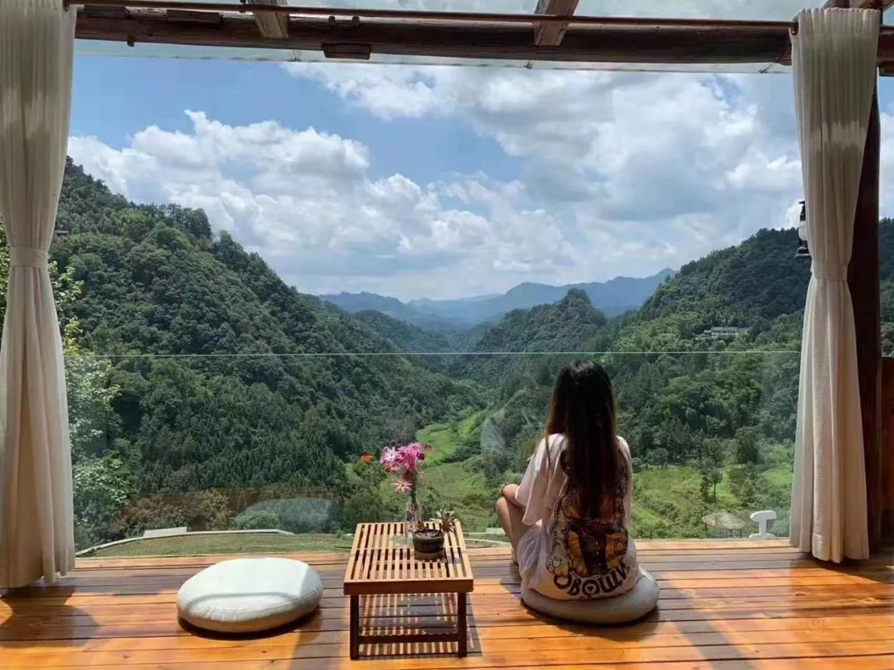 People in No.5 Valley Lodge