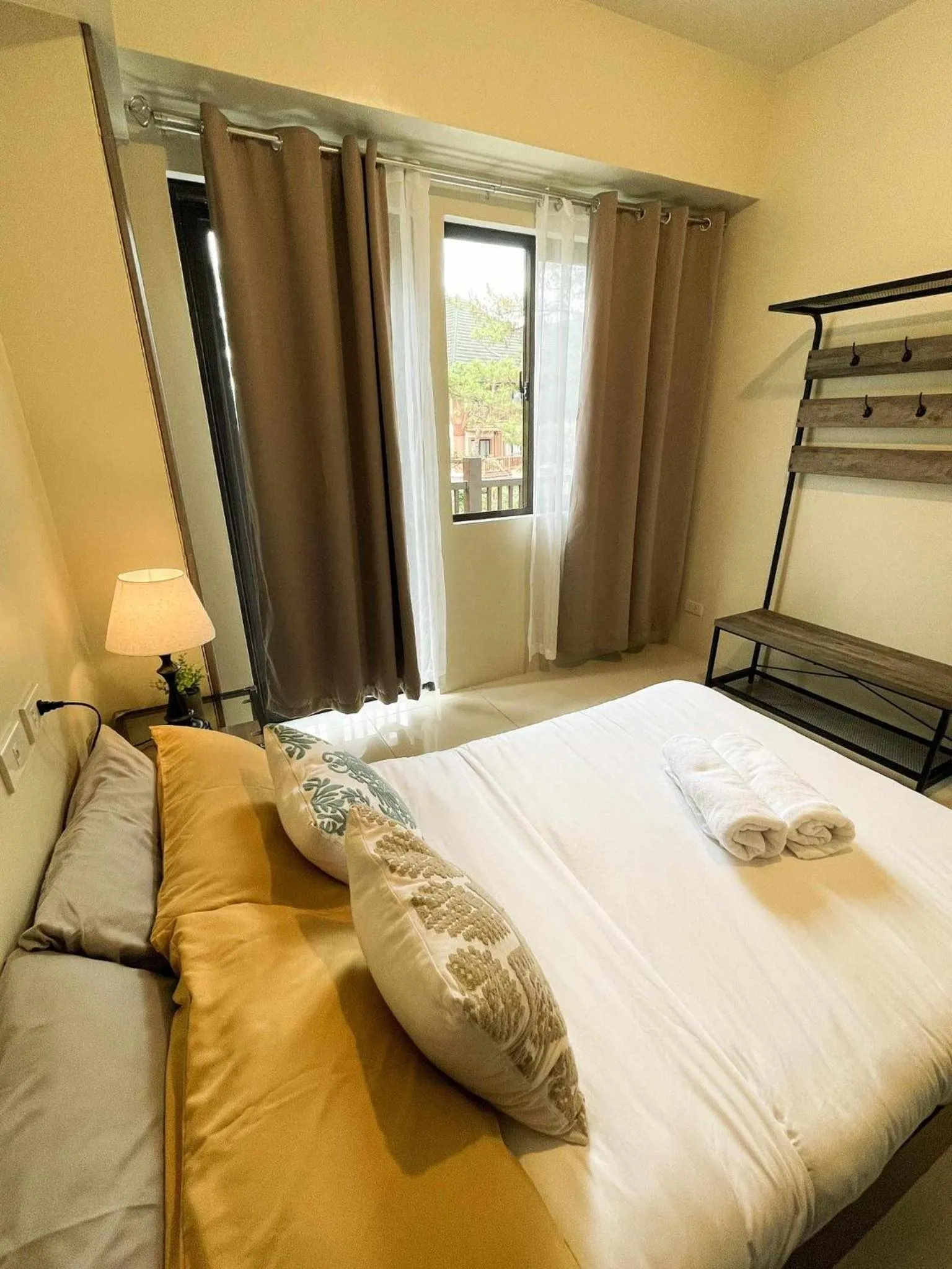 Bed in Cozy Pine Suites