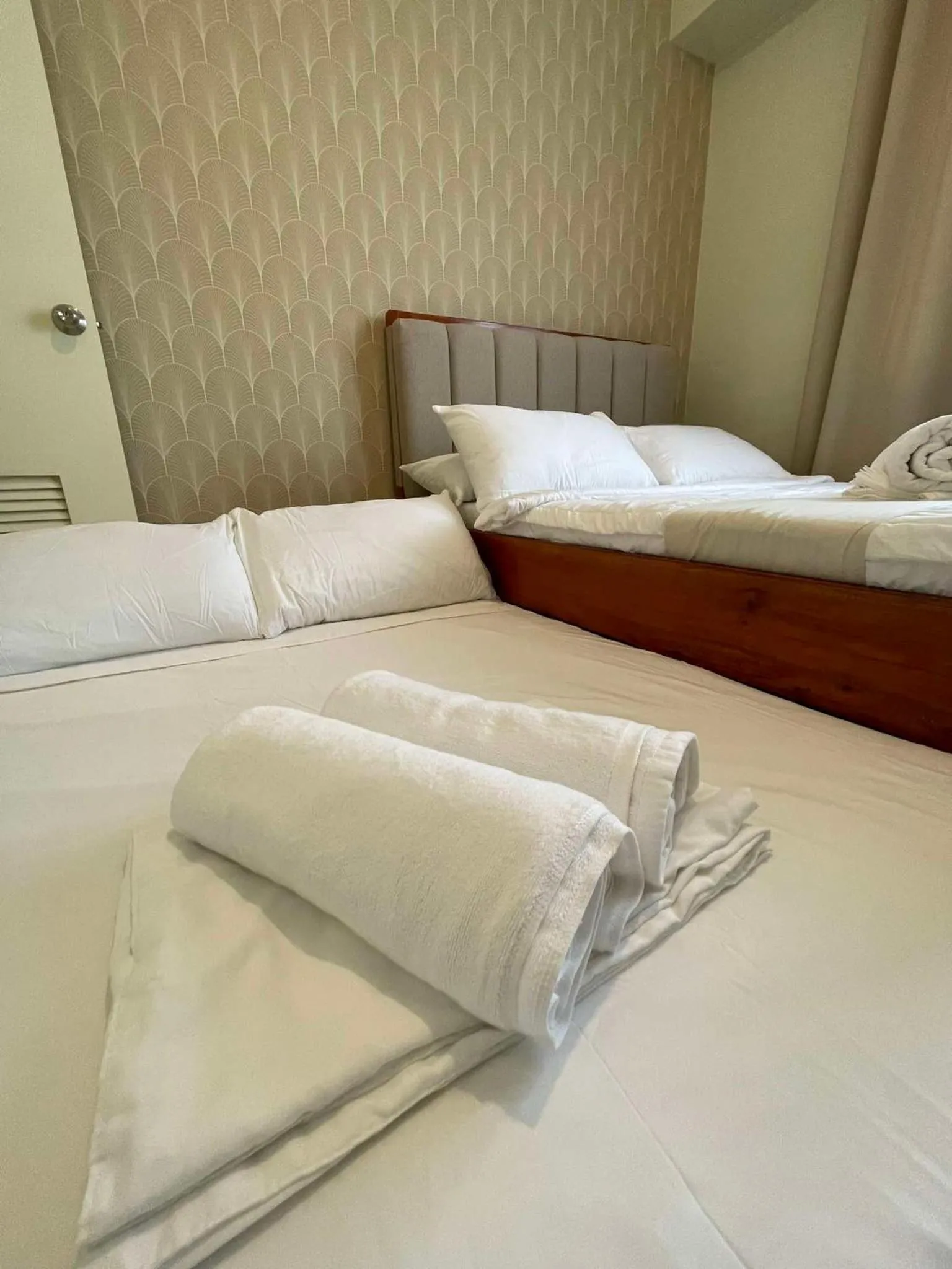 Bed in Cozy Pine Suites