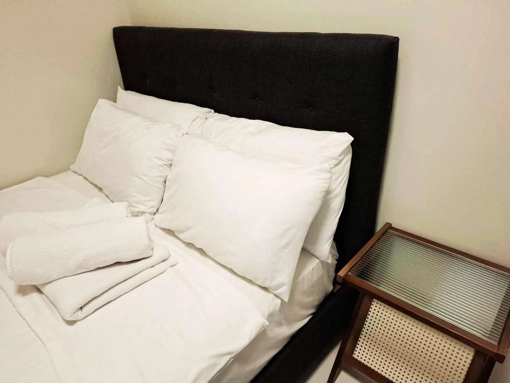 Bed in Cozy Pine Suites