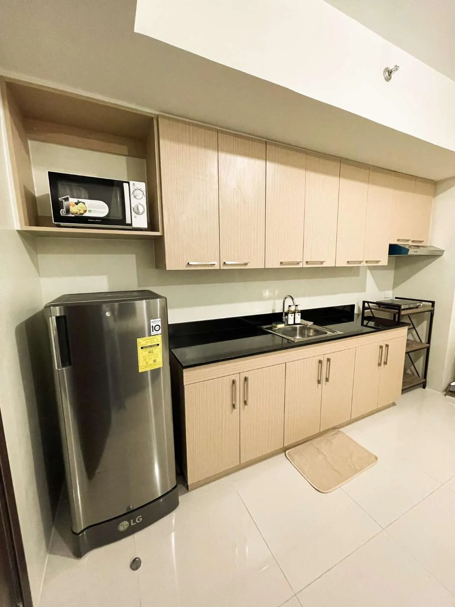 Kitchen or kitchenette in Cozy Pine Suites