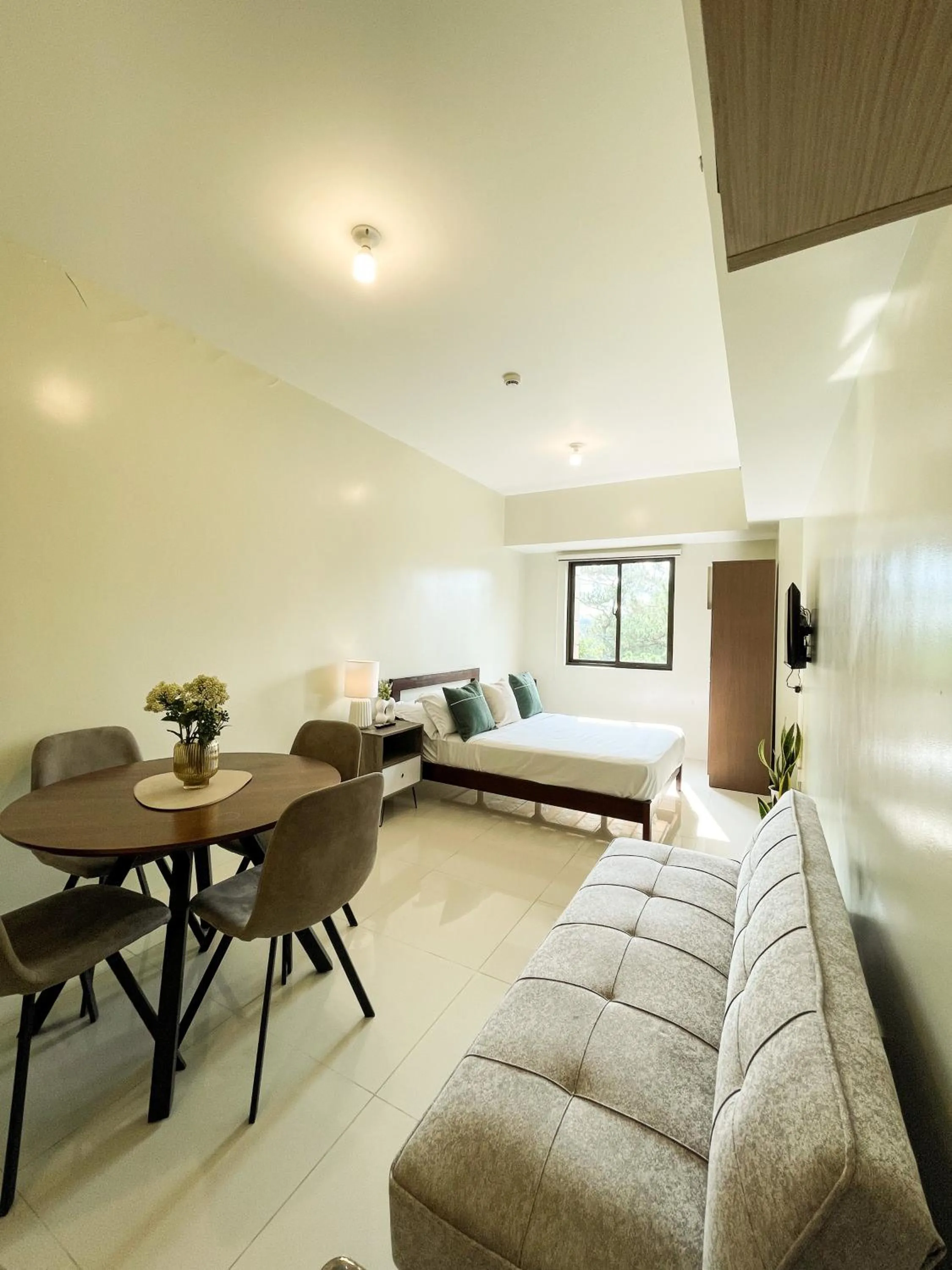Living room in Cozy Pine Suites