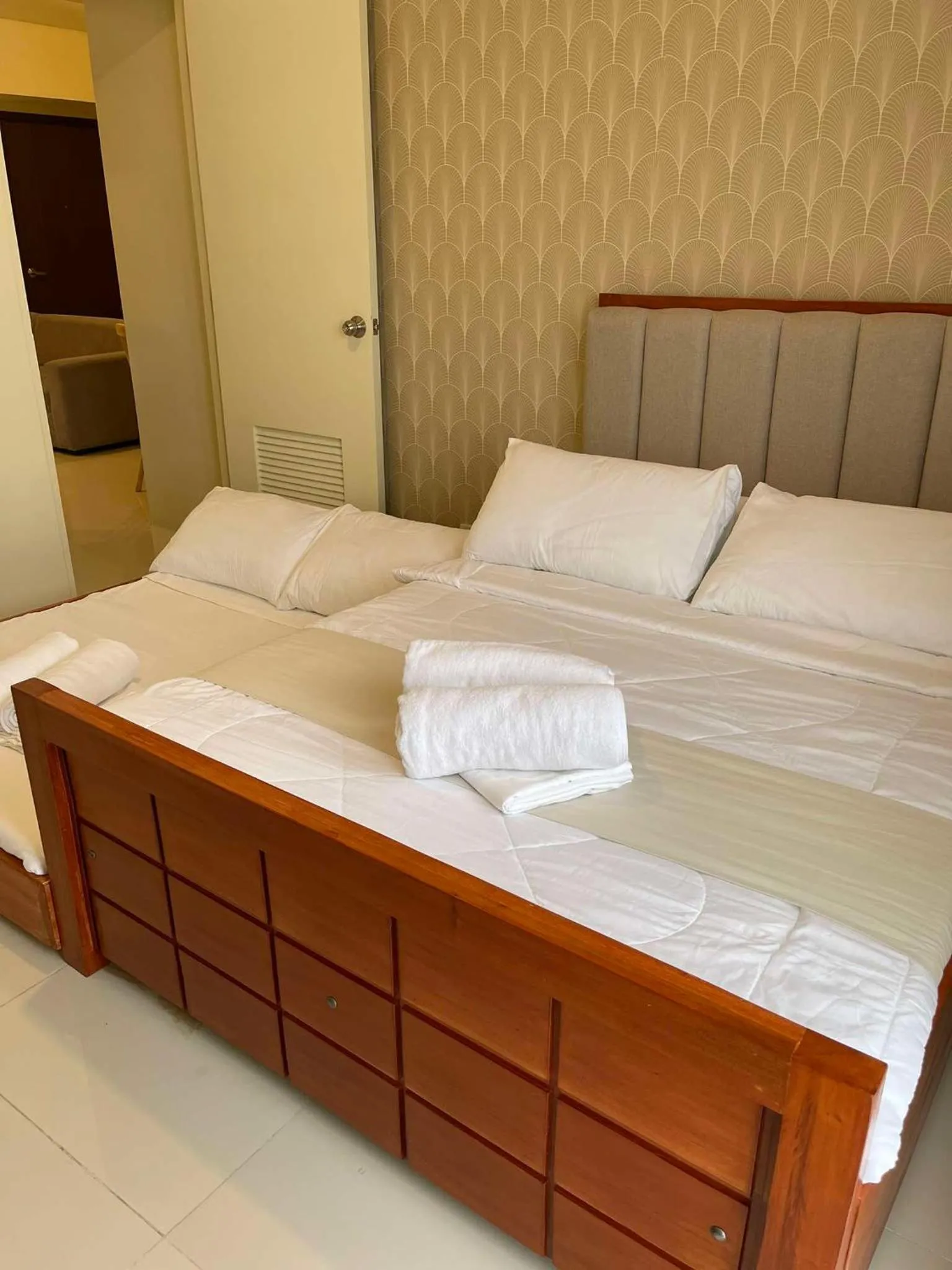Bed in Cozy Pine Suites