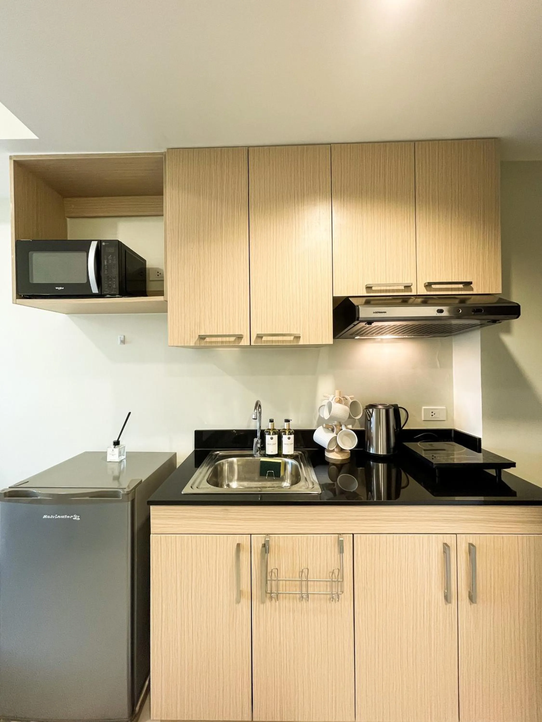Kitchen or kitchenette in Cozy Pine Suites