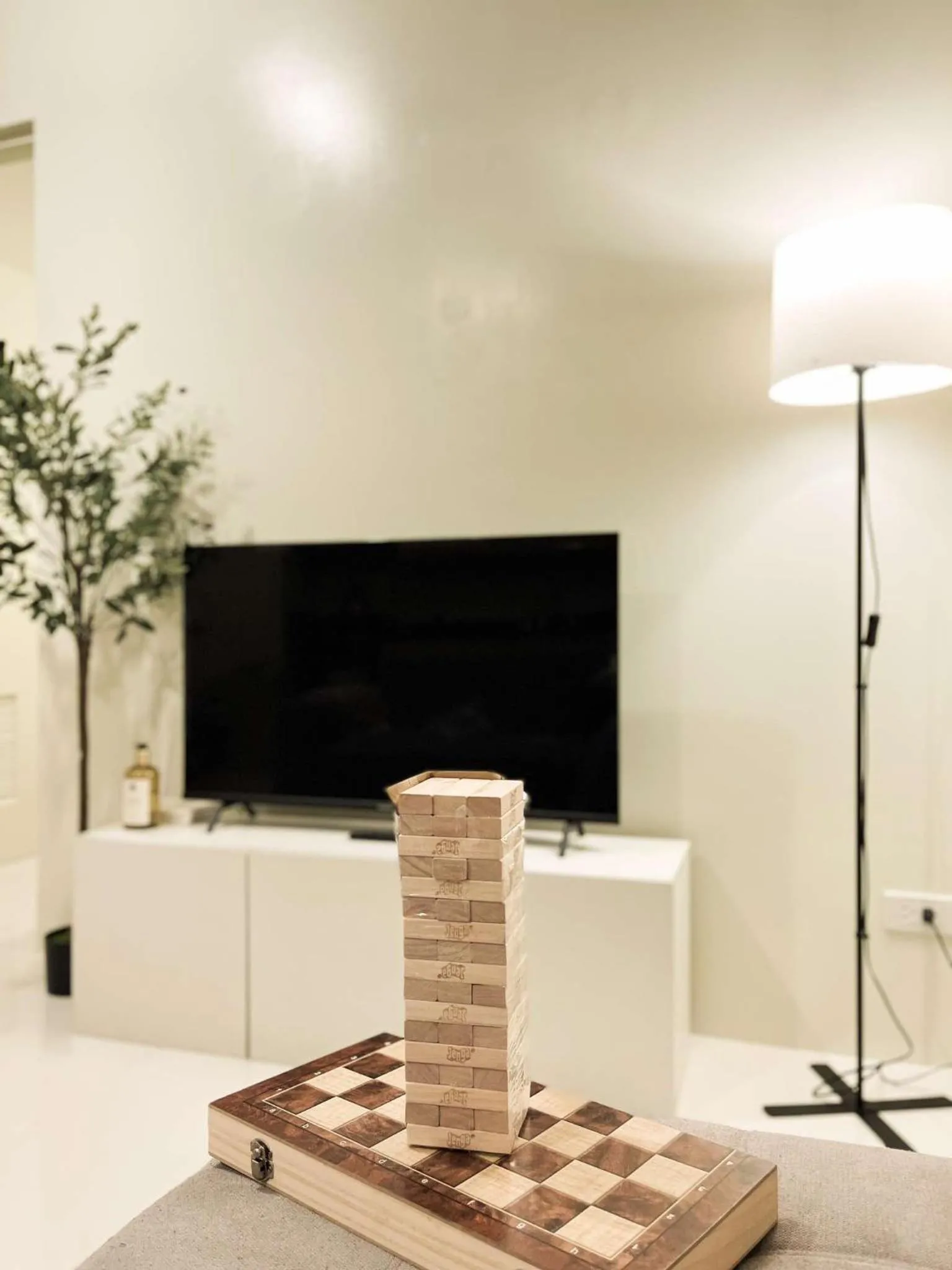 Communal lounge/ TV room in Cozy Pine Suites