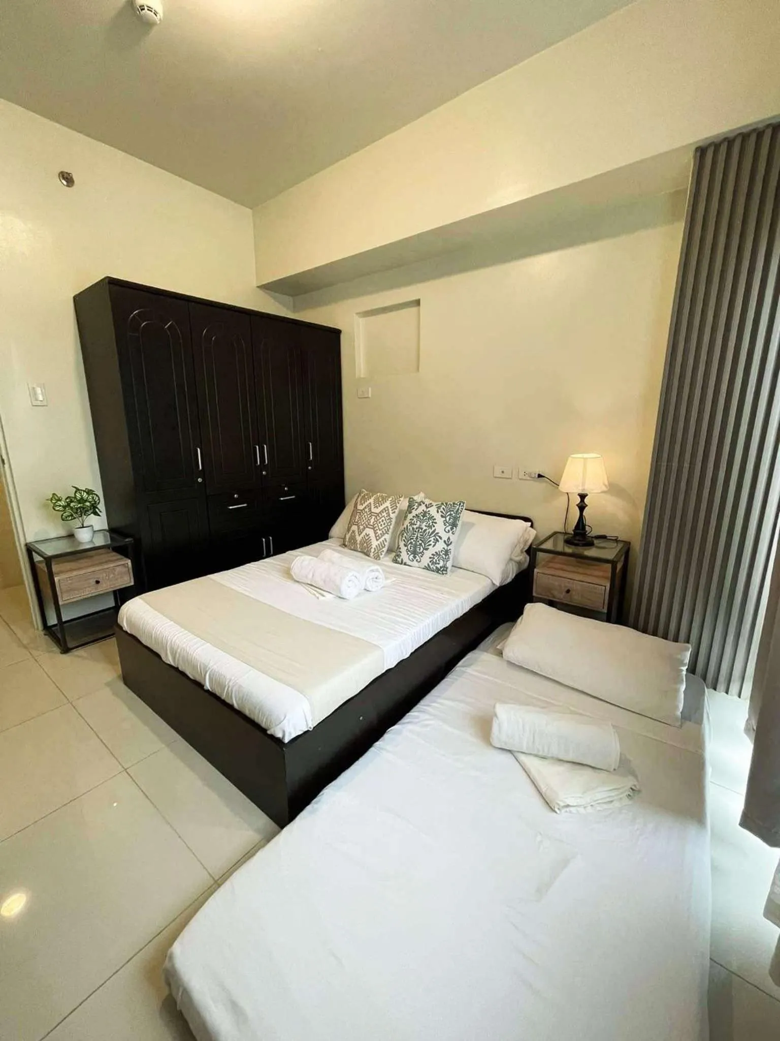 Bed in Cozy Pine Suites