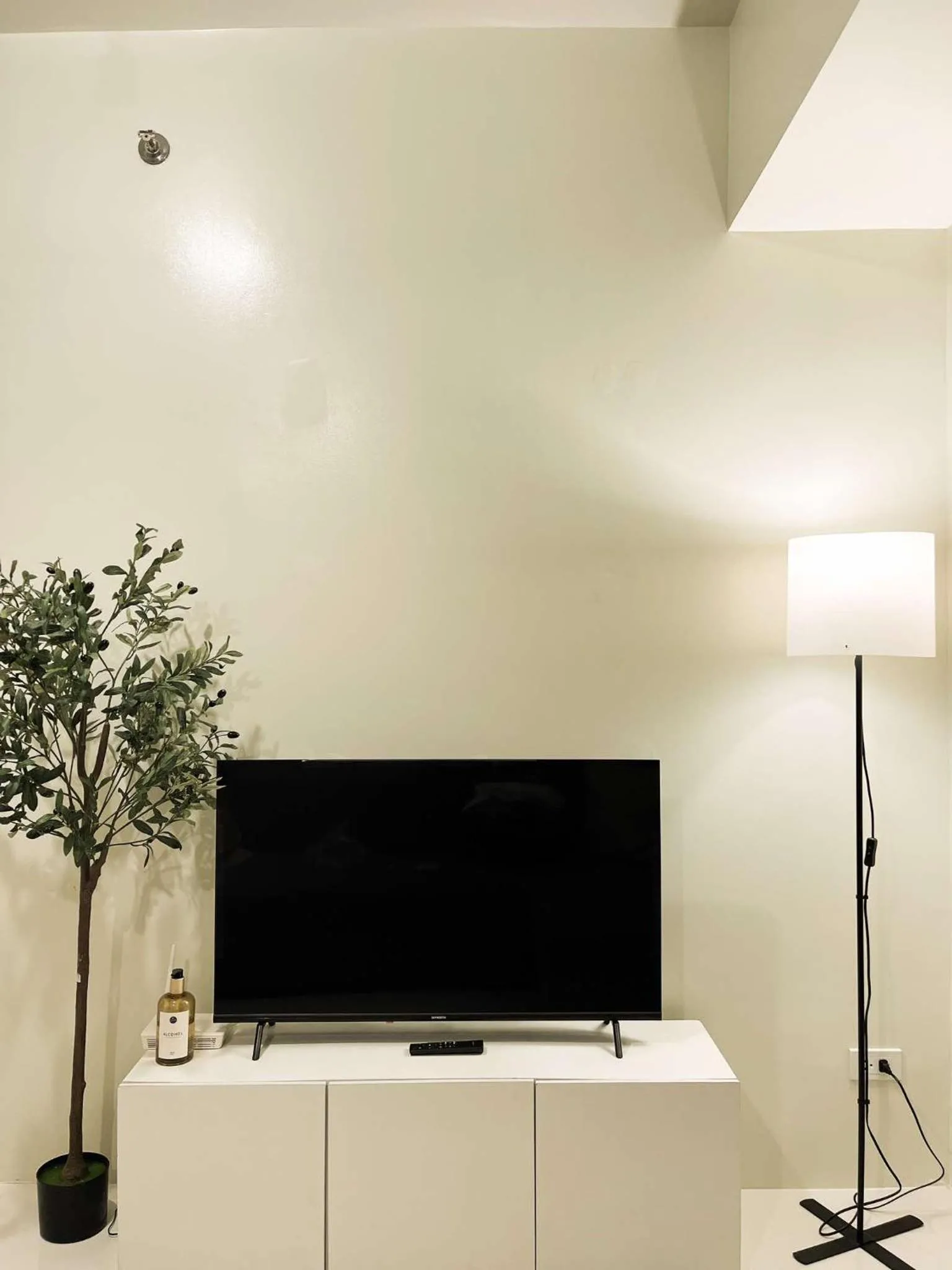Communal lounge/ TV room in Cozy Pine Suites