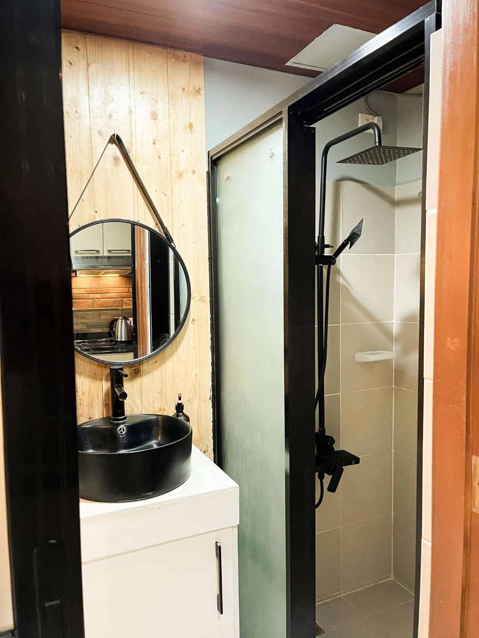 Shower in Cozy Pine Suites