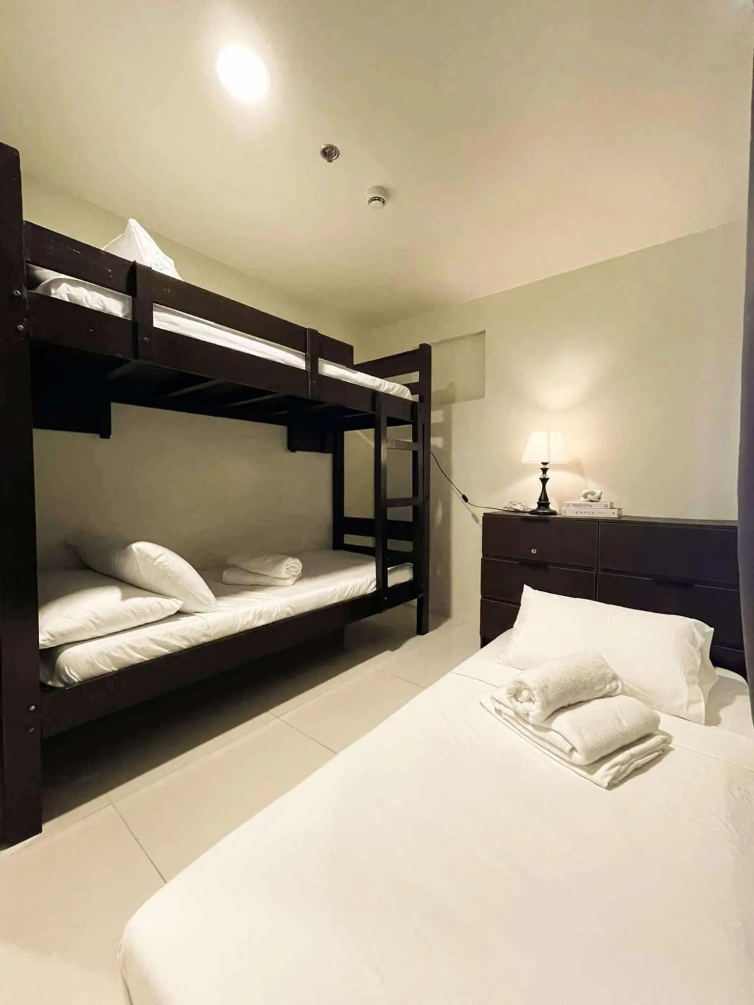 Bed in Cozy Pine Suites