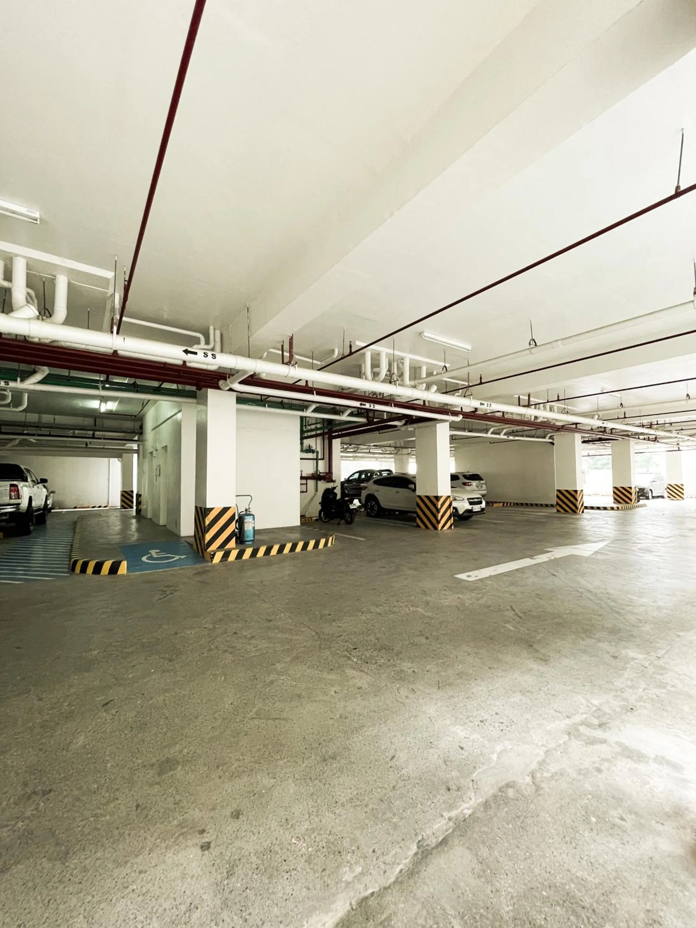 Parking in Cozy Pine Suites