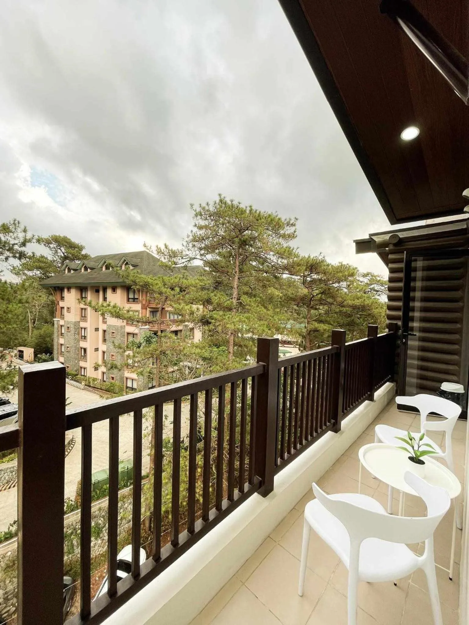 Balcony/Terrace in Cozy Pine Suites