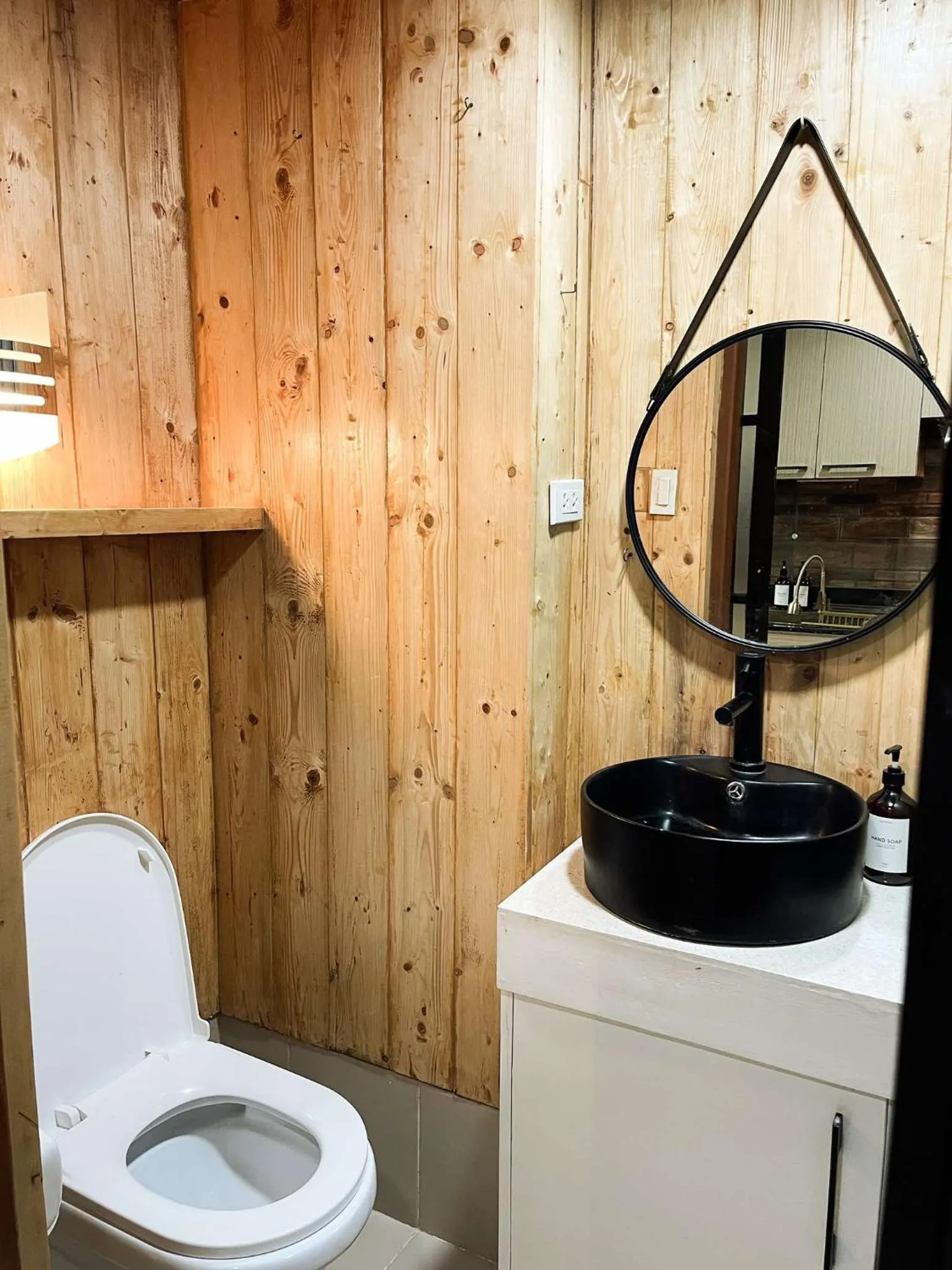 Toilet in Cozy Pine Suites