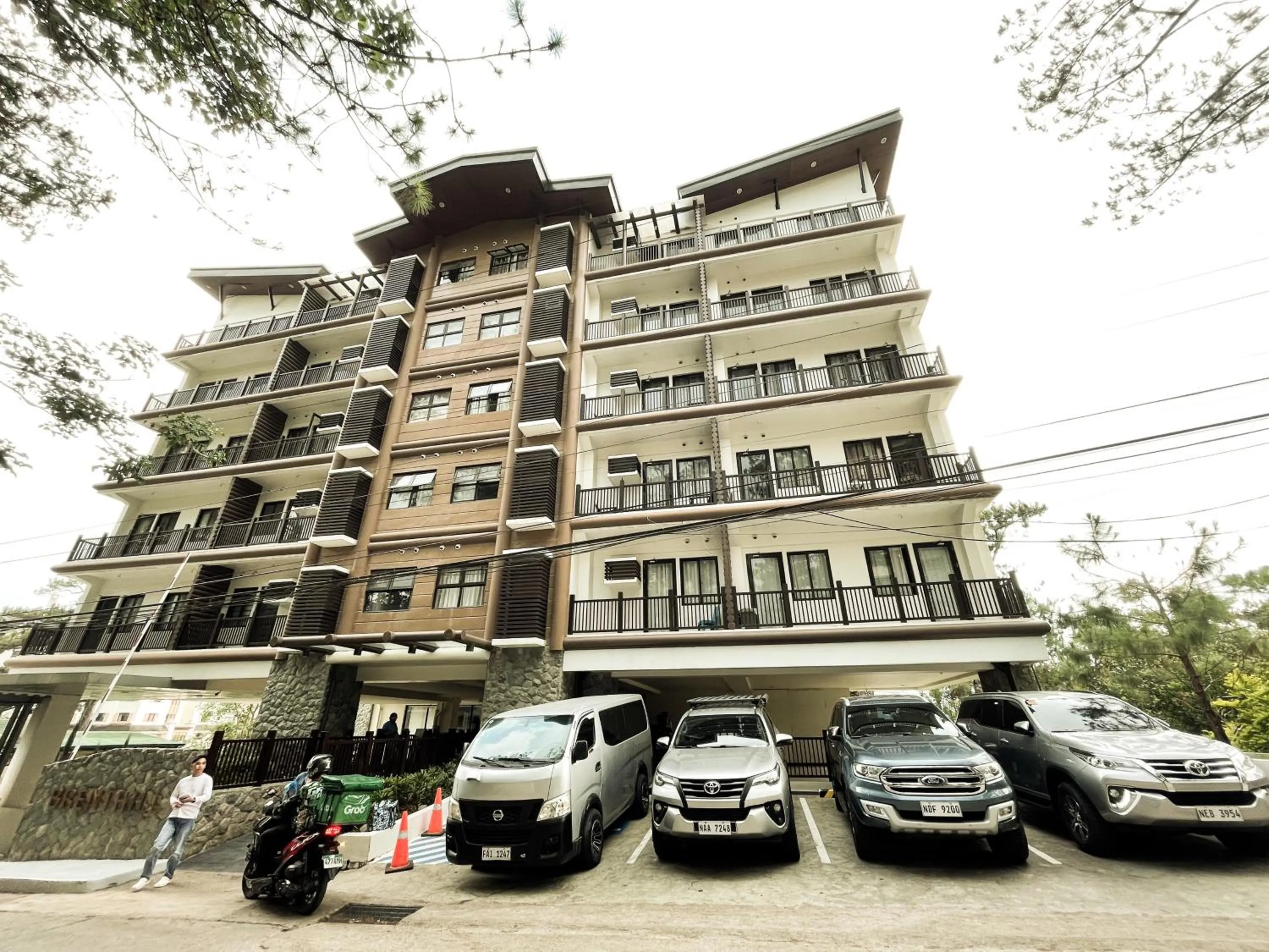 Property building in Cozy Pine Suites