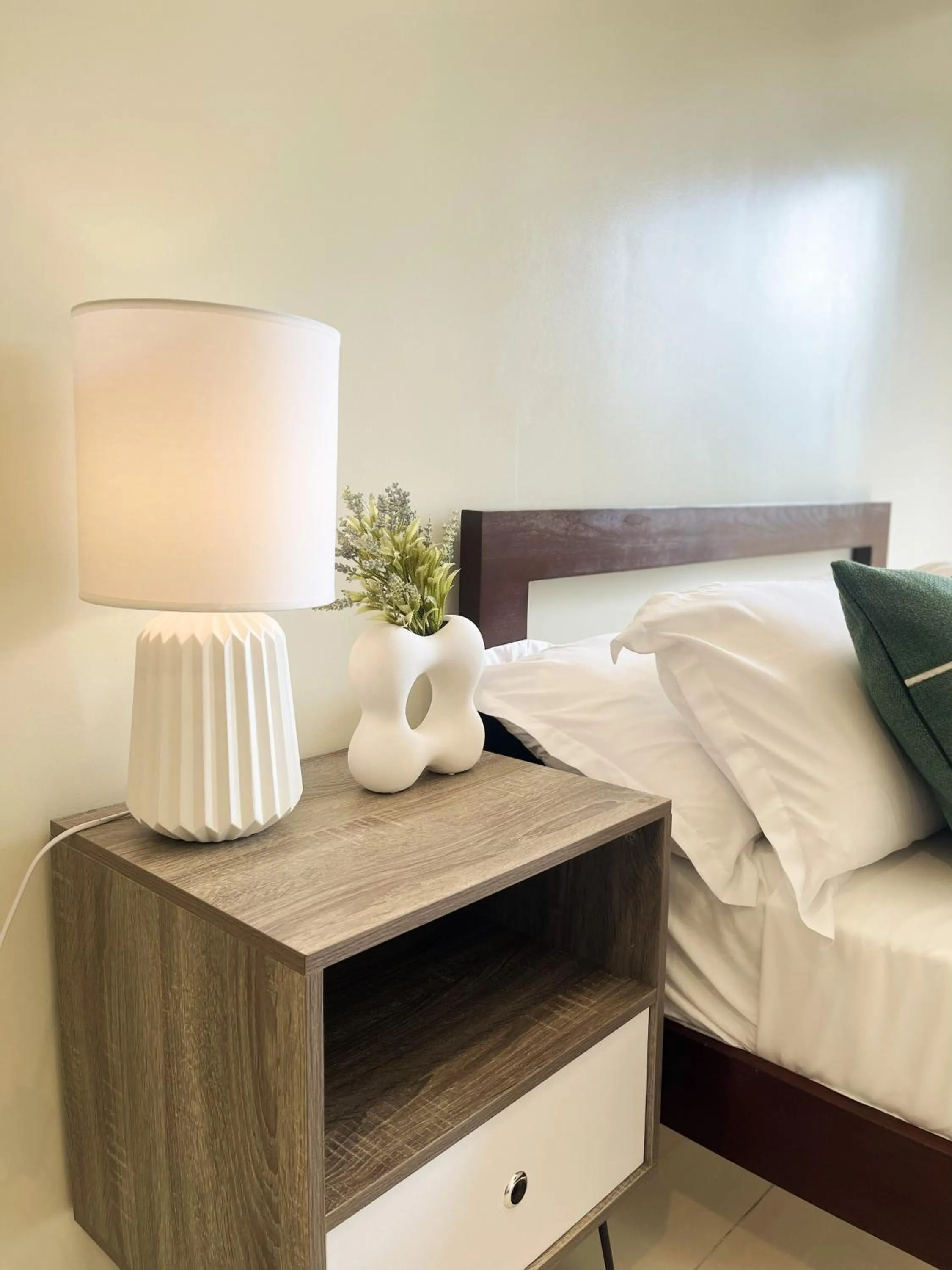 Decorative detail, Bed in Cozy Pine Suites