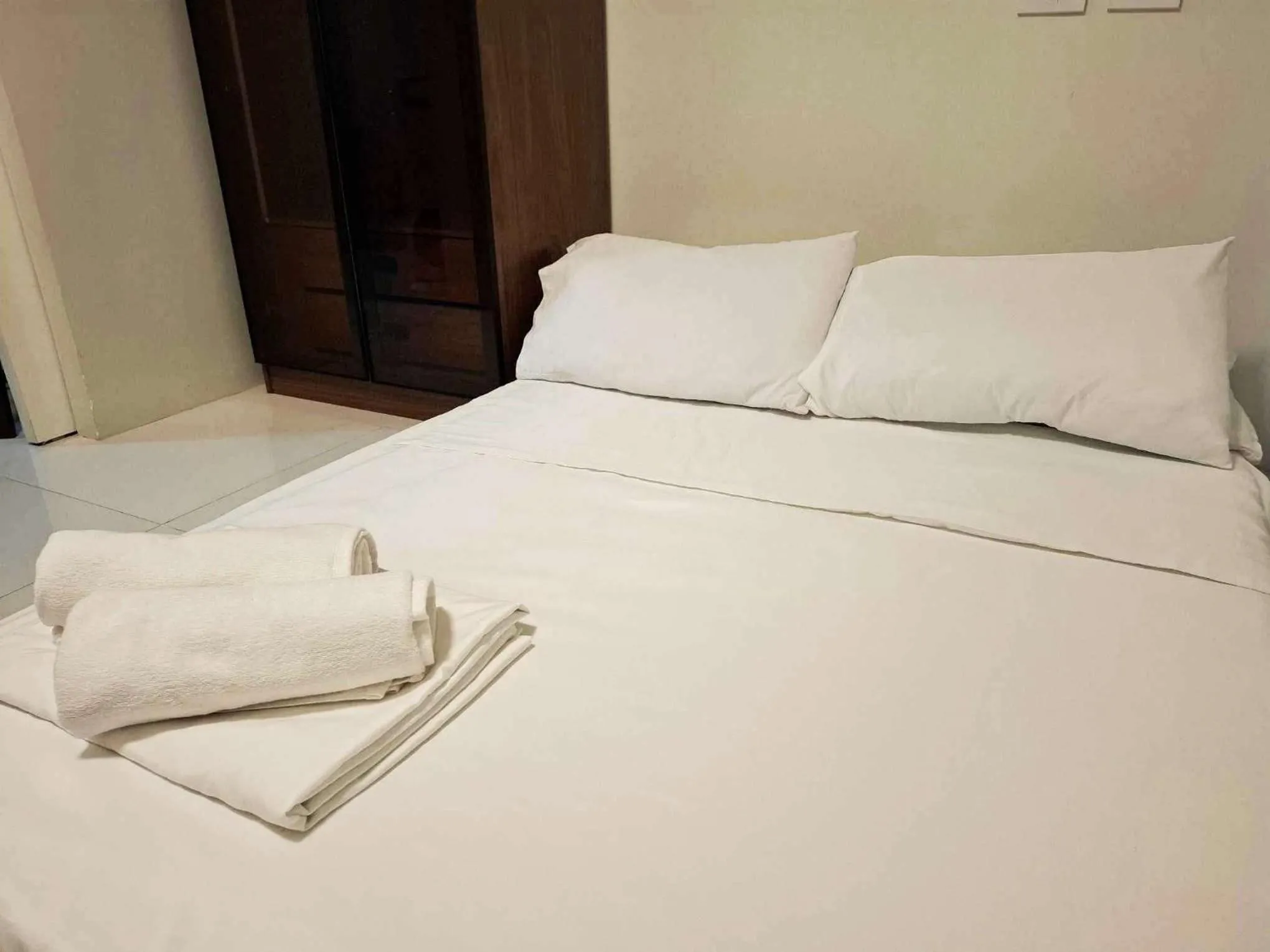 Bed in Cozy Pine Suites