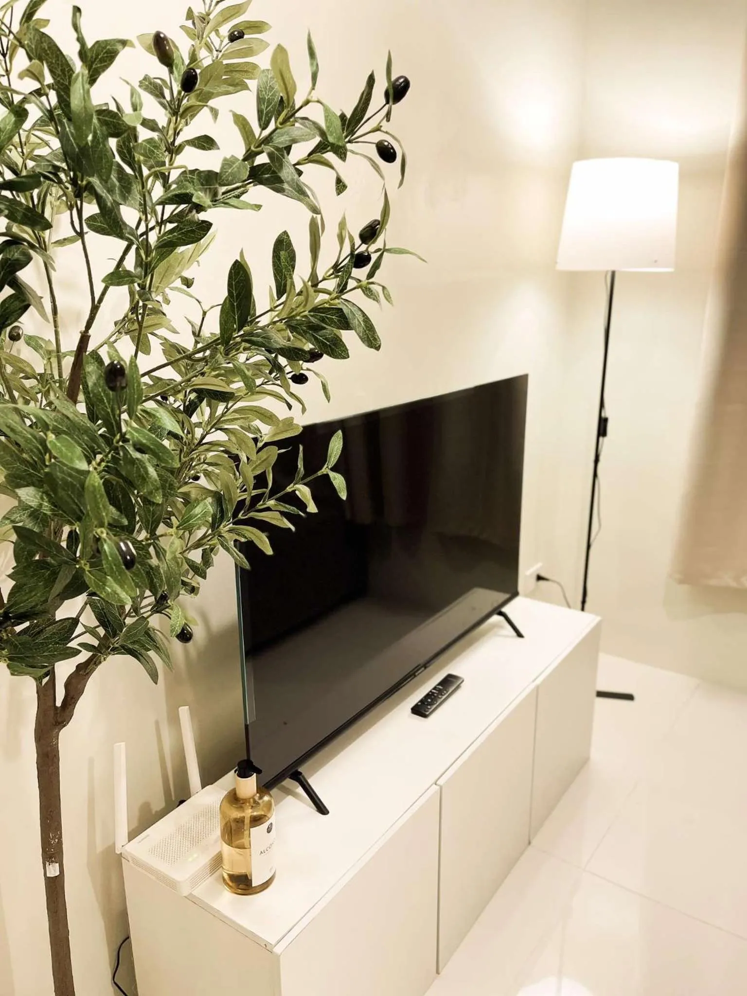 Communal lounge/ TV room in Cozy Pine Suites