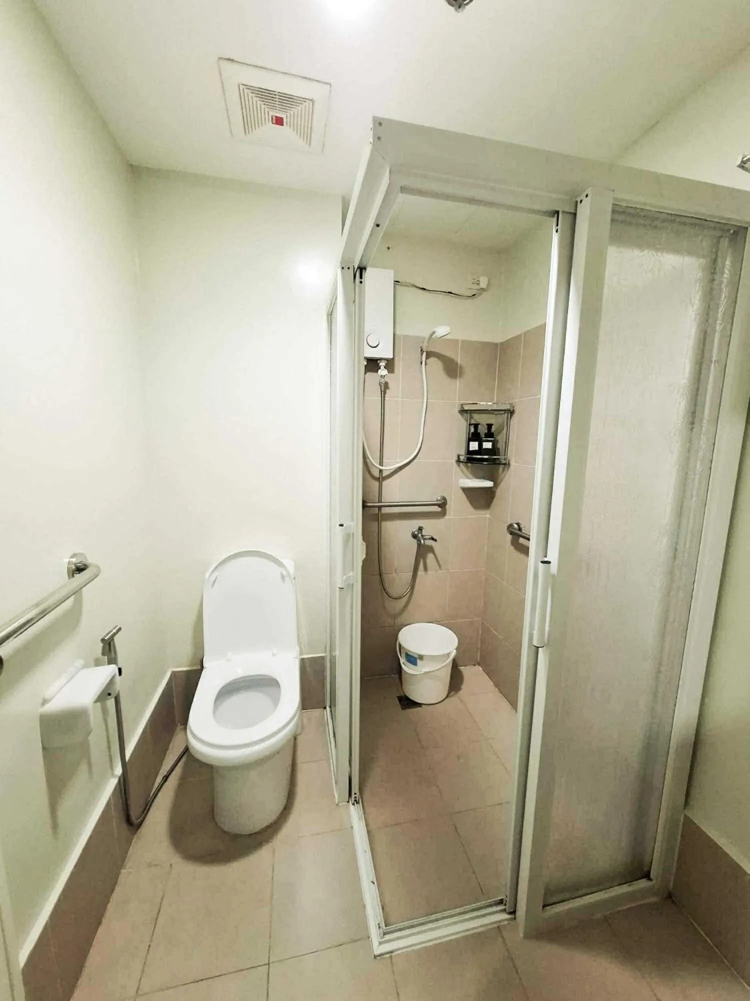 Shower in Cozy Pine Suites