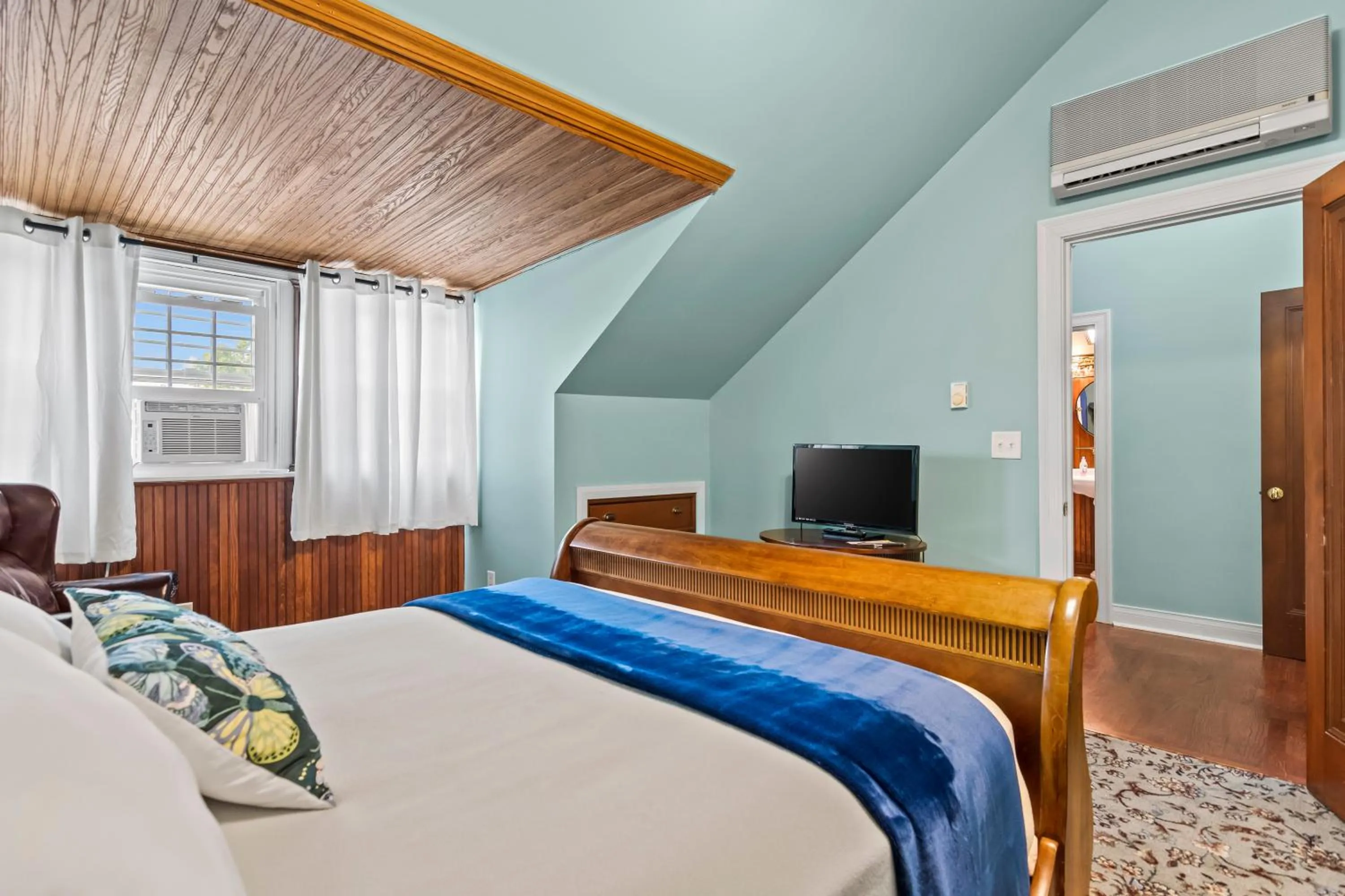 Bed in The Pasfield House